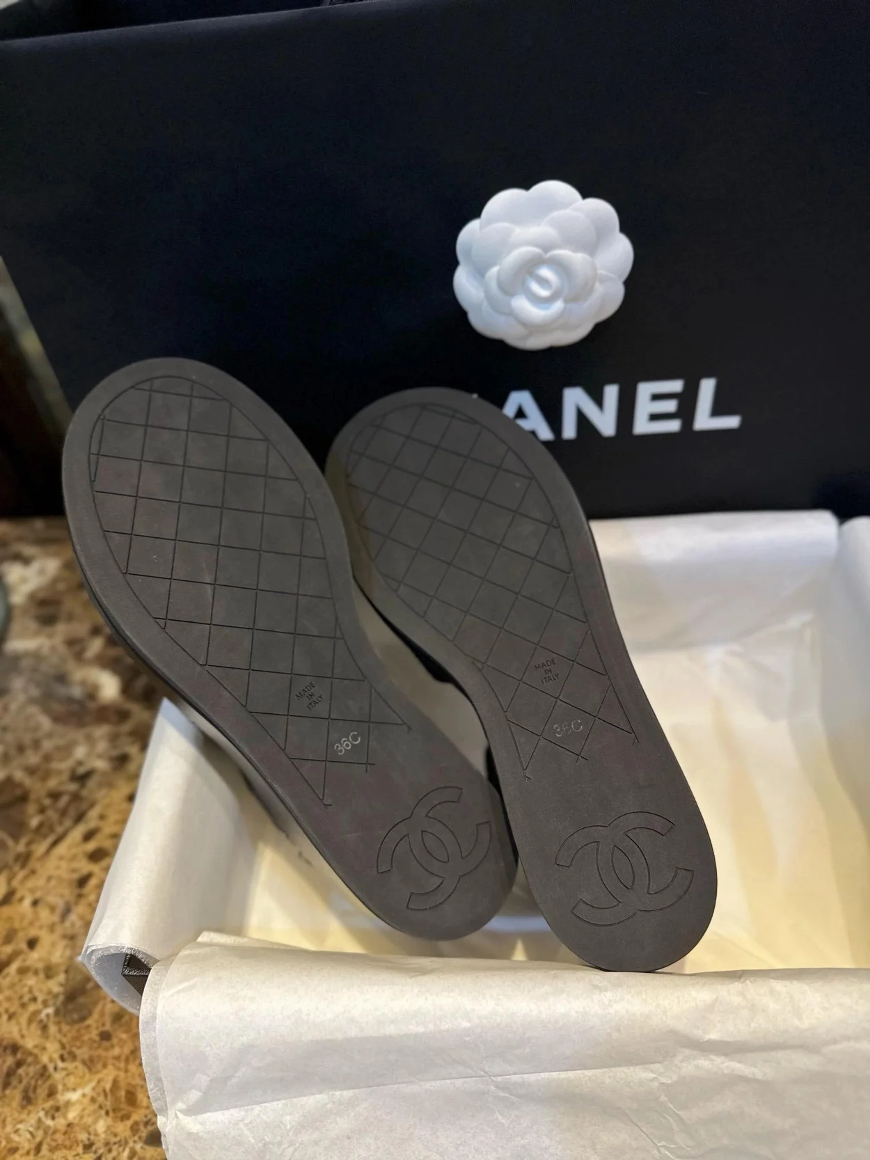 샤넬 인터로킹 CC 로고 슬링백 샌들