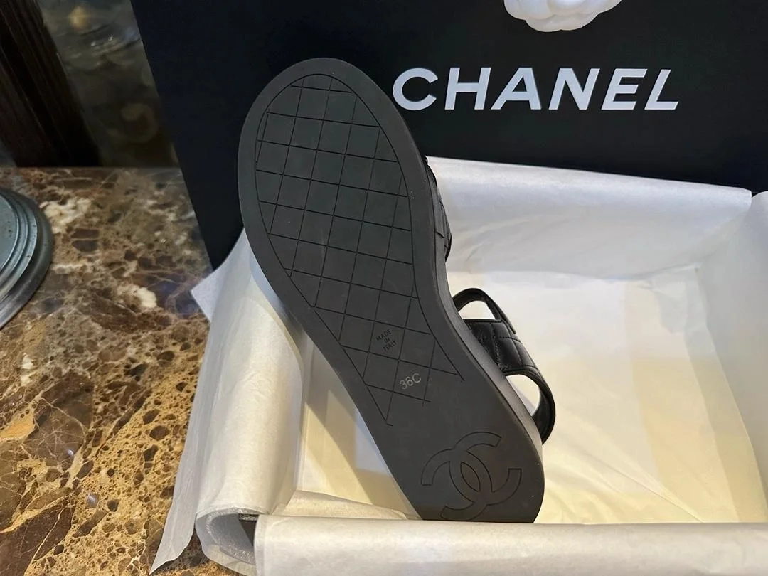 샤넬 인터로킹 CC 로고 슬링백 샌들