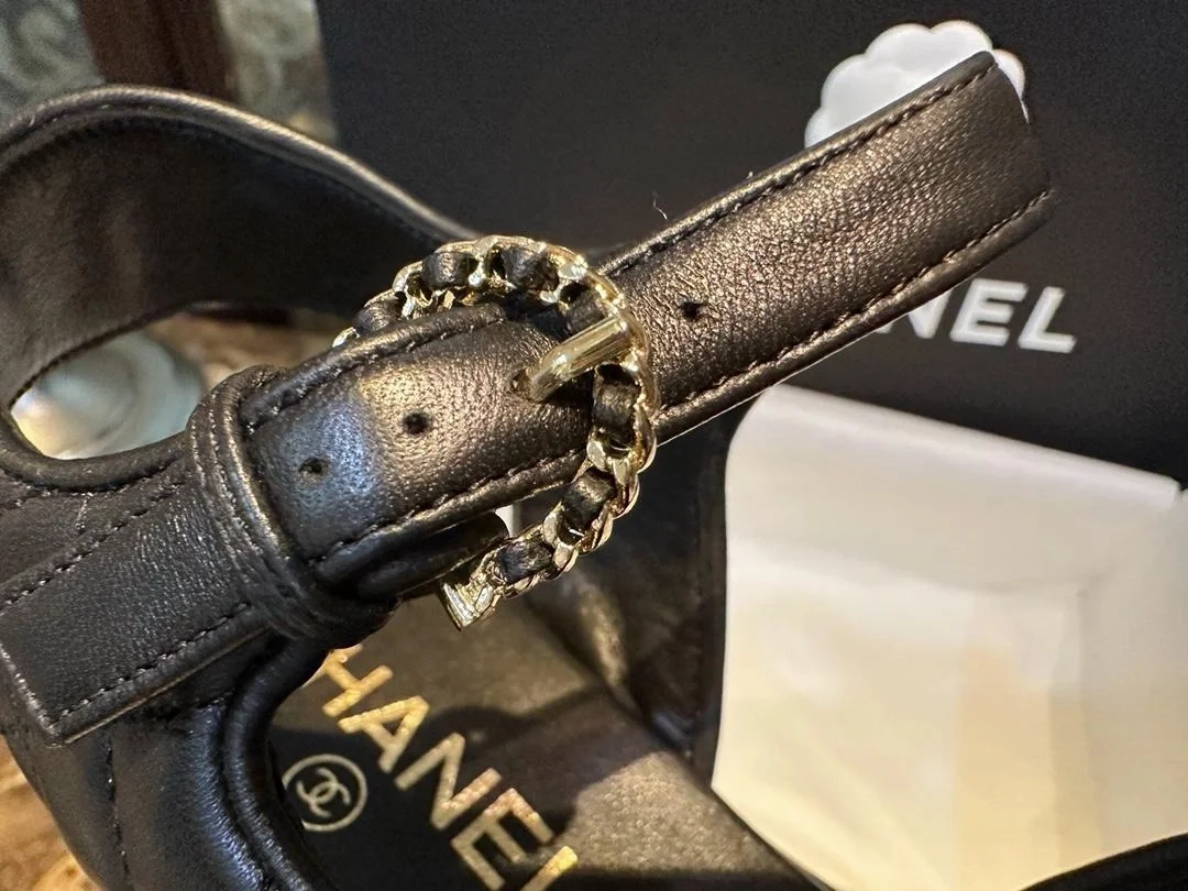 샤넬 인터로킹 CC 로고 슬링백 샌들