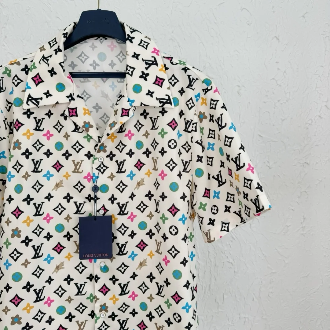 루이비통 모노그램 프린트 반소매 실크 셔츠 1AFQ27