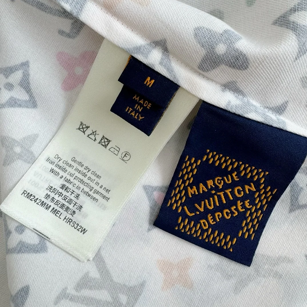 루이비통 모노그램 프린트 반소매 실크 셔츠 1AFQ27