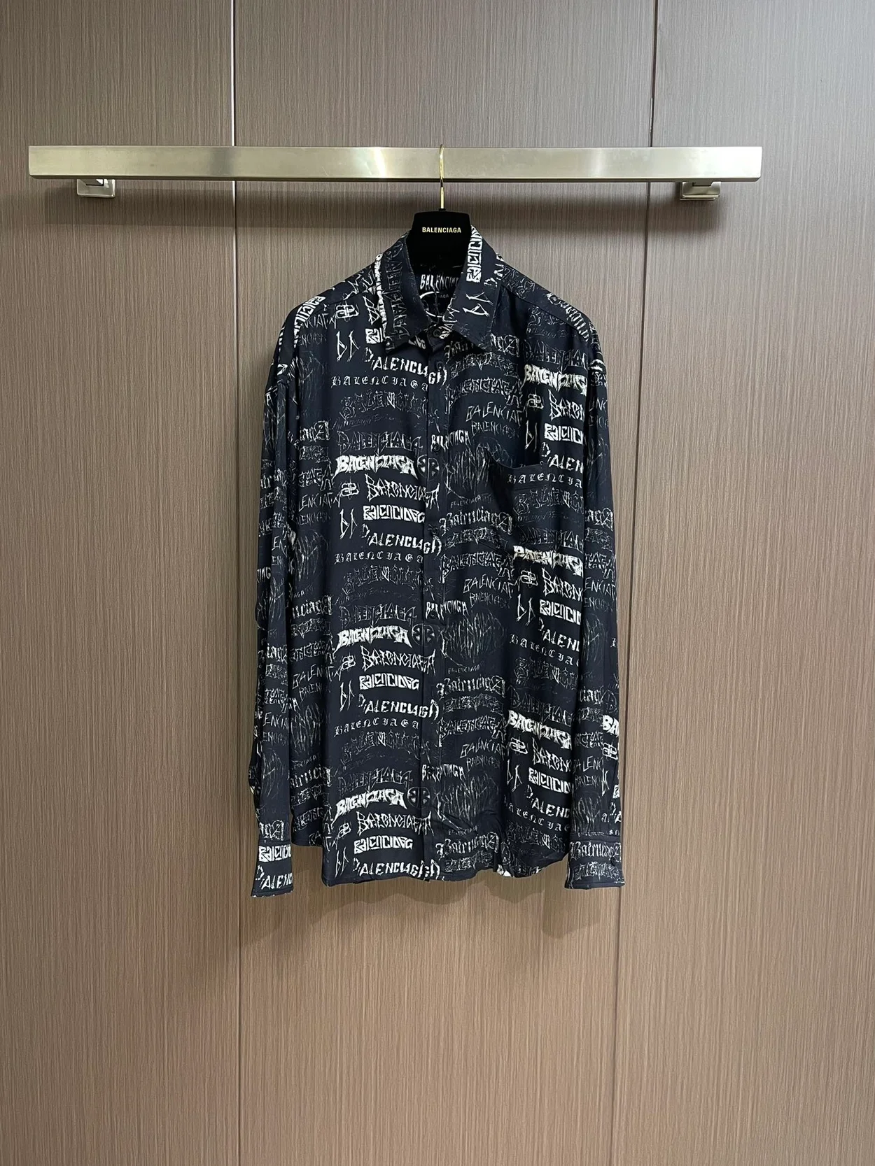 발렌시아가 로고 프린트 셔츠 블랙