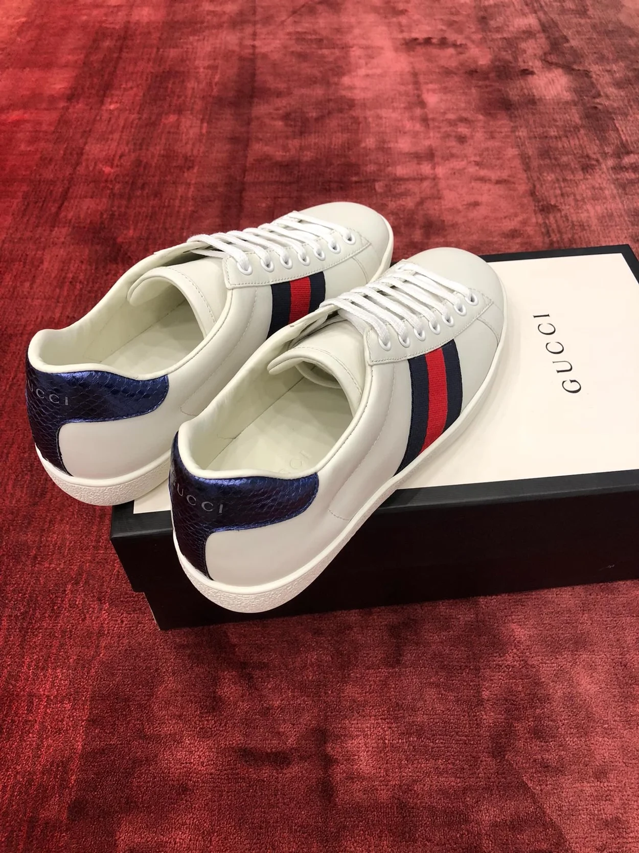 구찌 에이스 블루 스니커즈