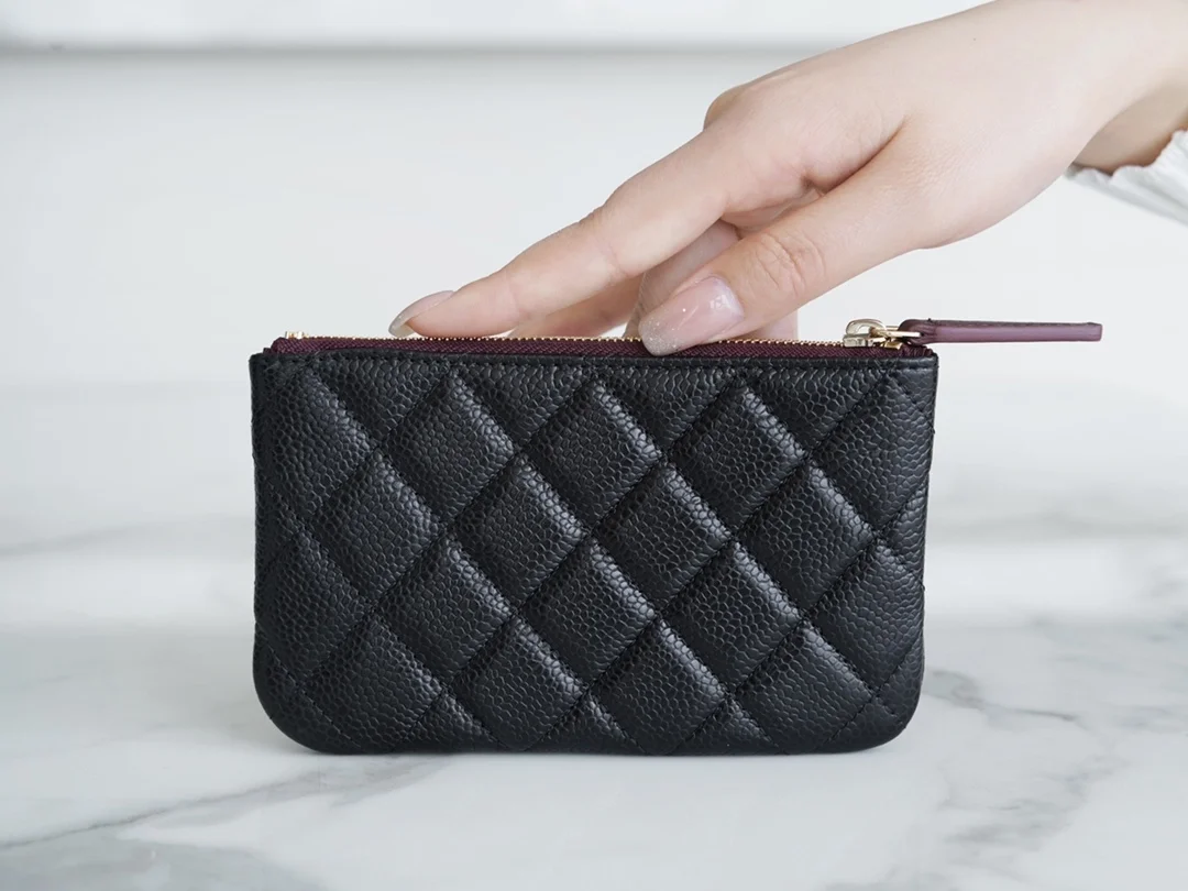 샤넬 클래식 미니 파우치