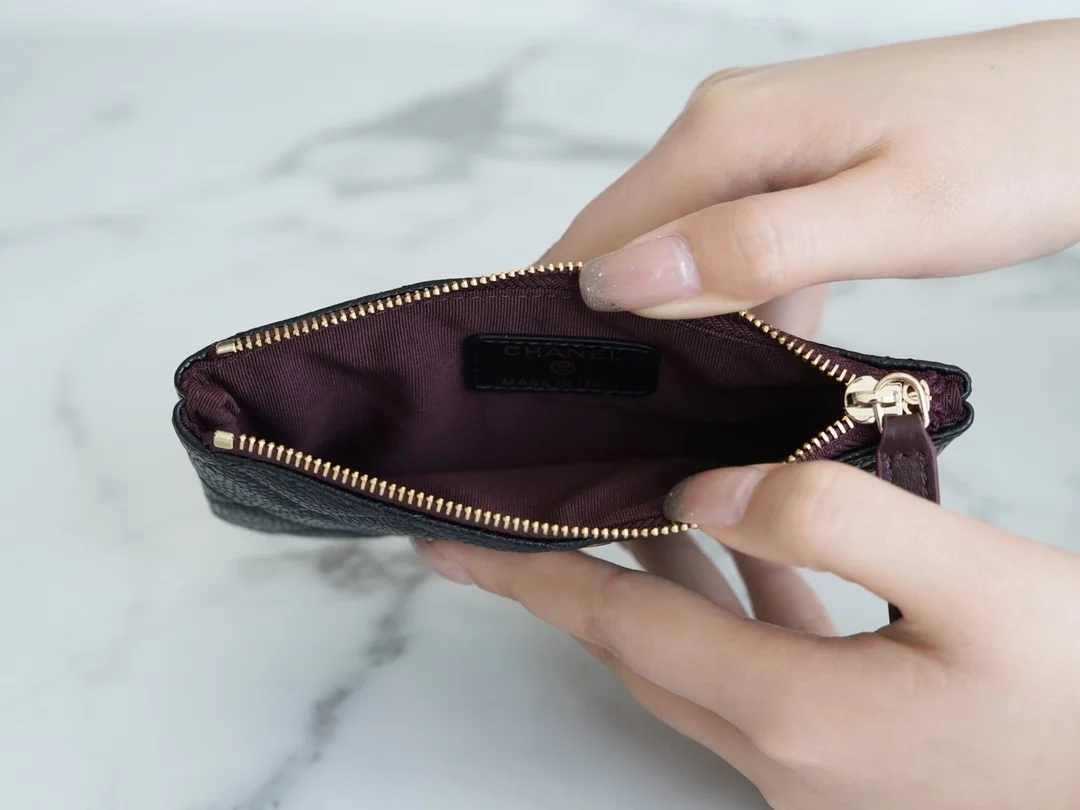 샤넬 클래식 미니 파우치