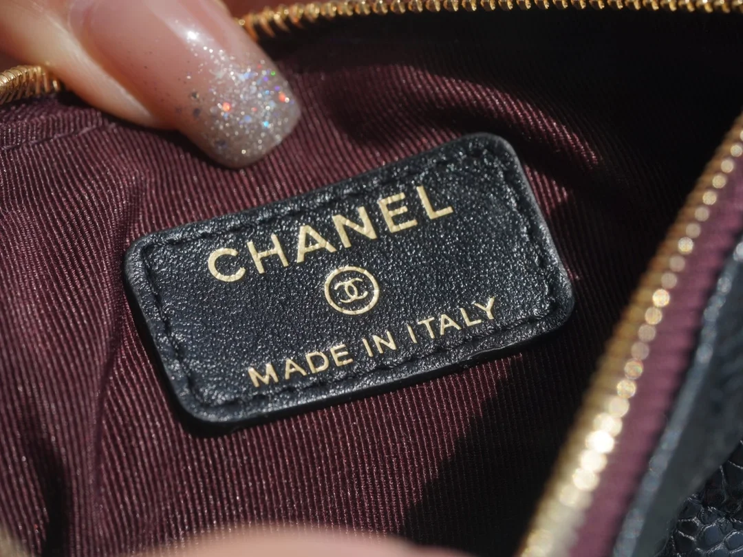 샤넬 클래식 미니 파우치