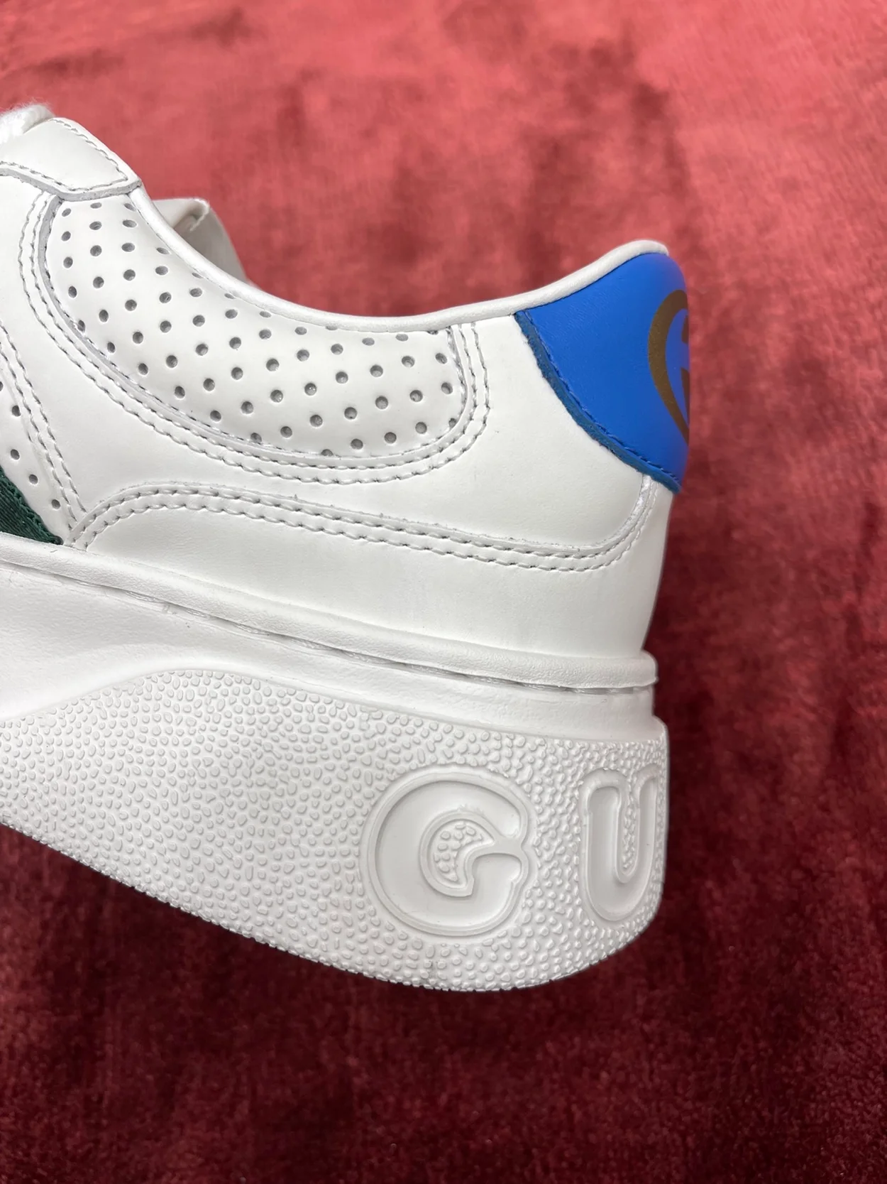 구찌 웹 디테일 스니커즈