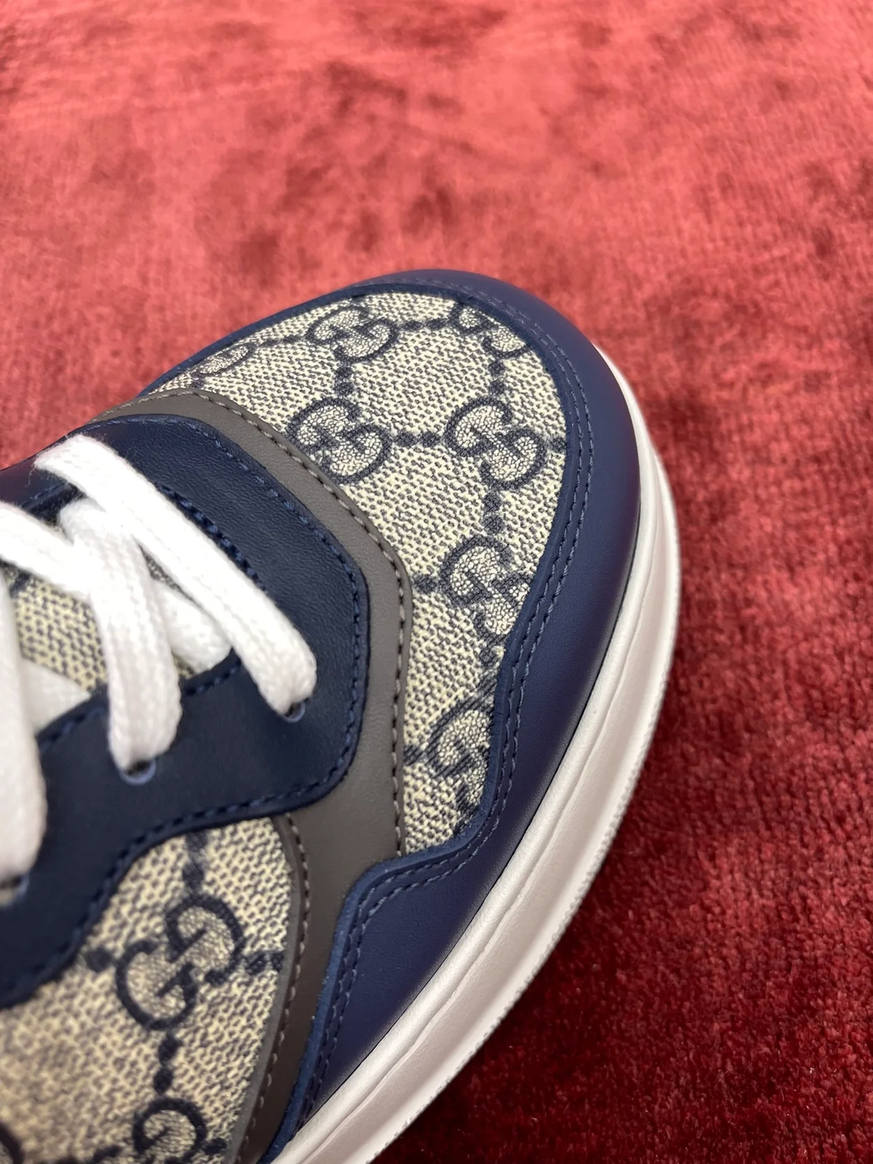 구찌 GG 수프림 로우탑 스니커즈