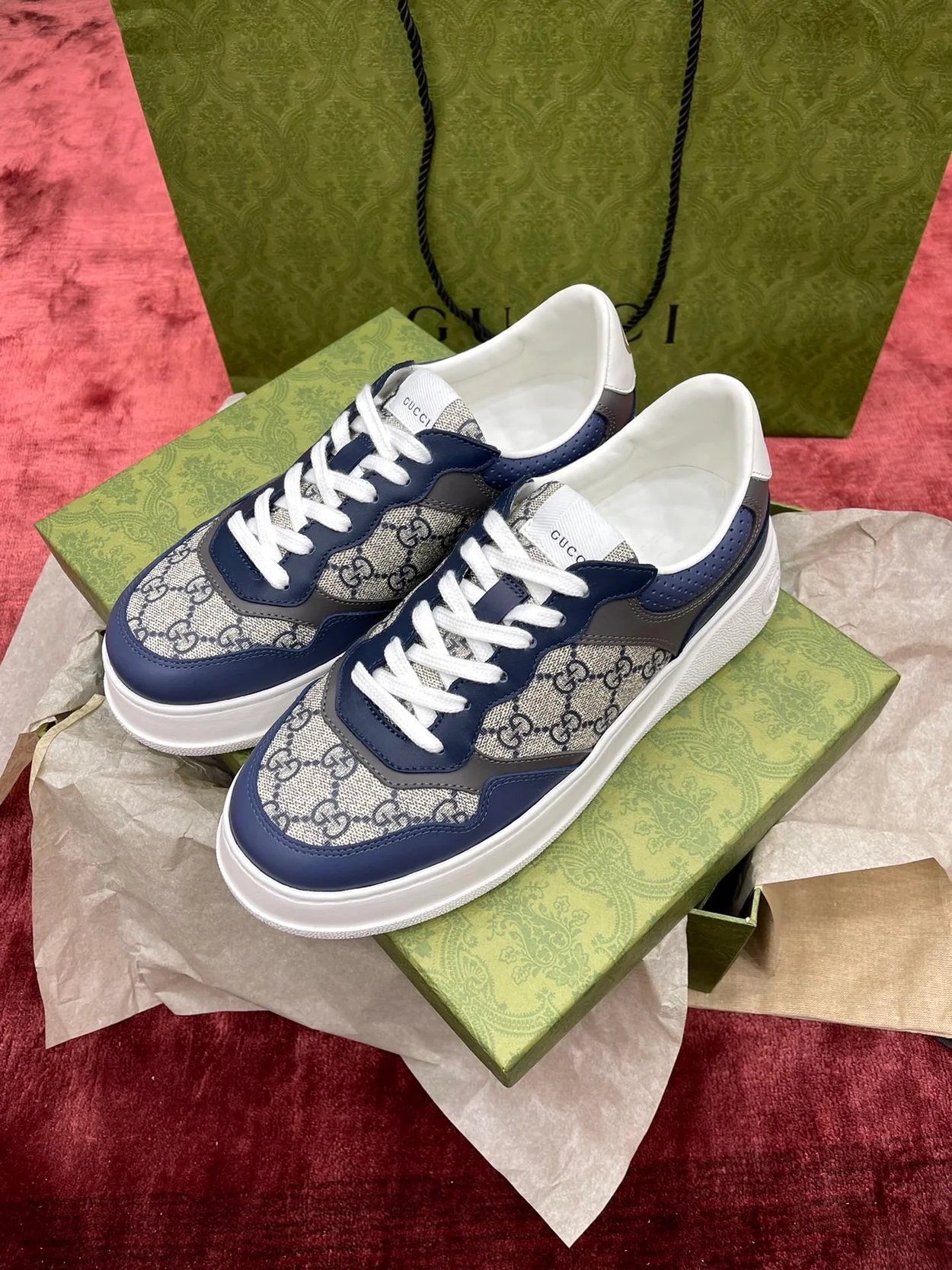 구찌 GG 수프림 로우탑 스니커즈