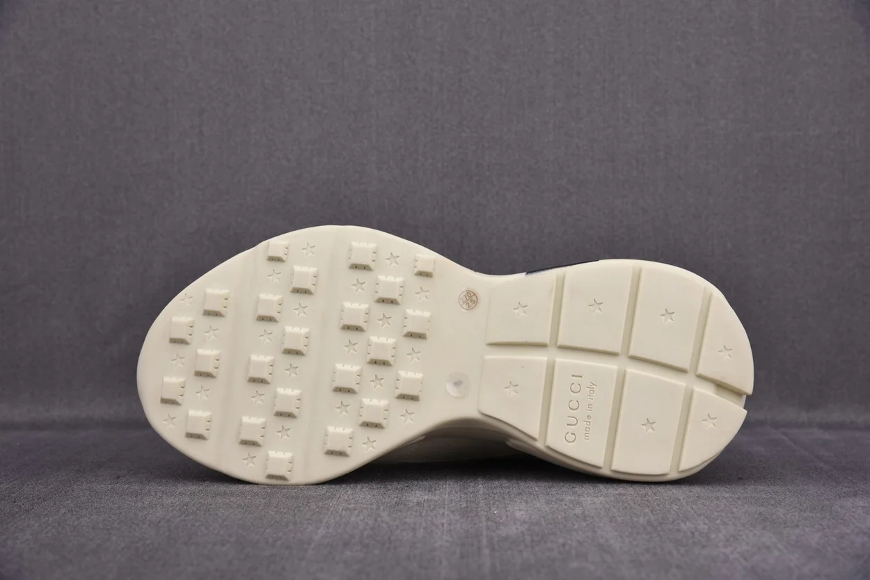 구찌 라이톤 디즈니 도날드덕 스니커즈