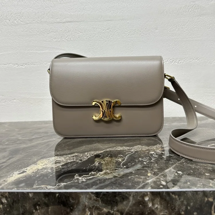 셀린느 클래식 카프스킨 트리옹프백