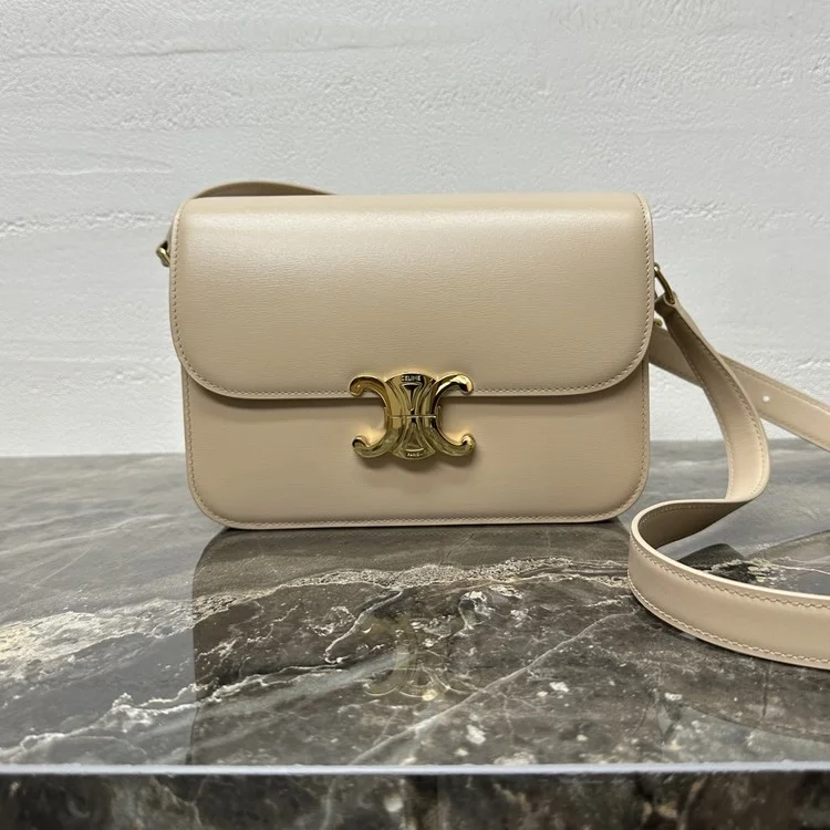 셀린느 클래식 카프스킨 트리옹프백