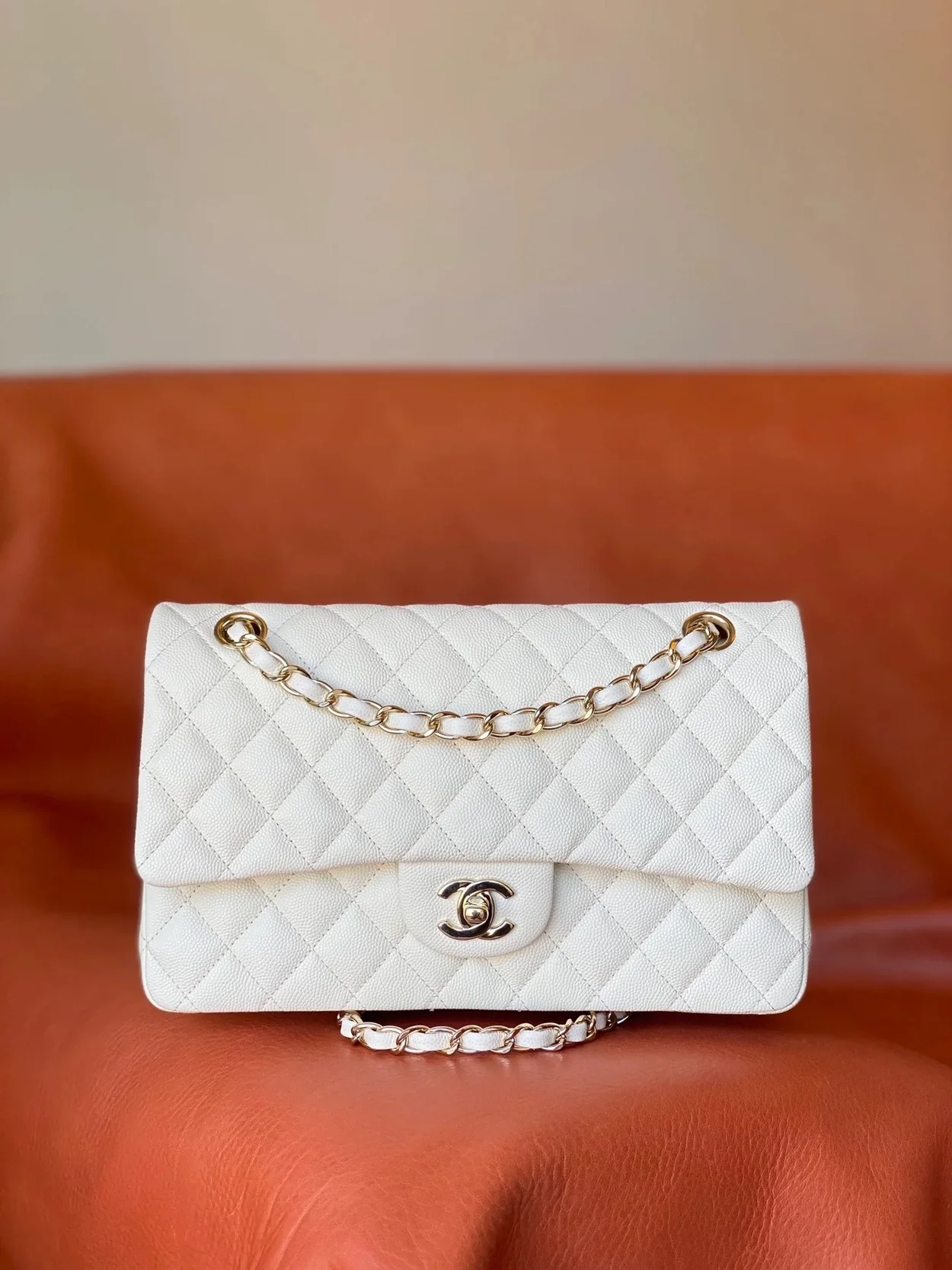 샤넬 클래식 미디움 캐비어 화이트 골드