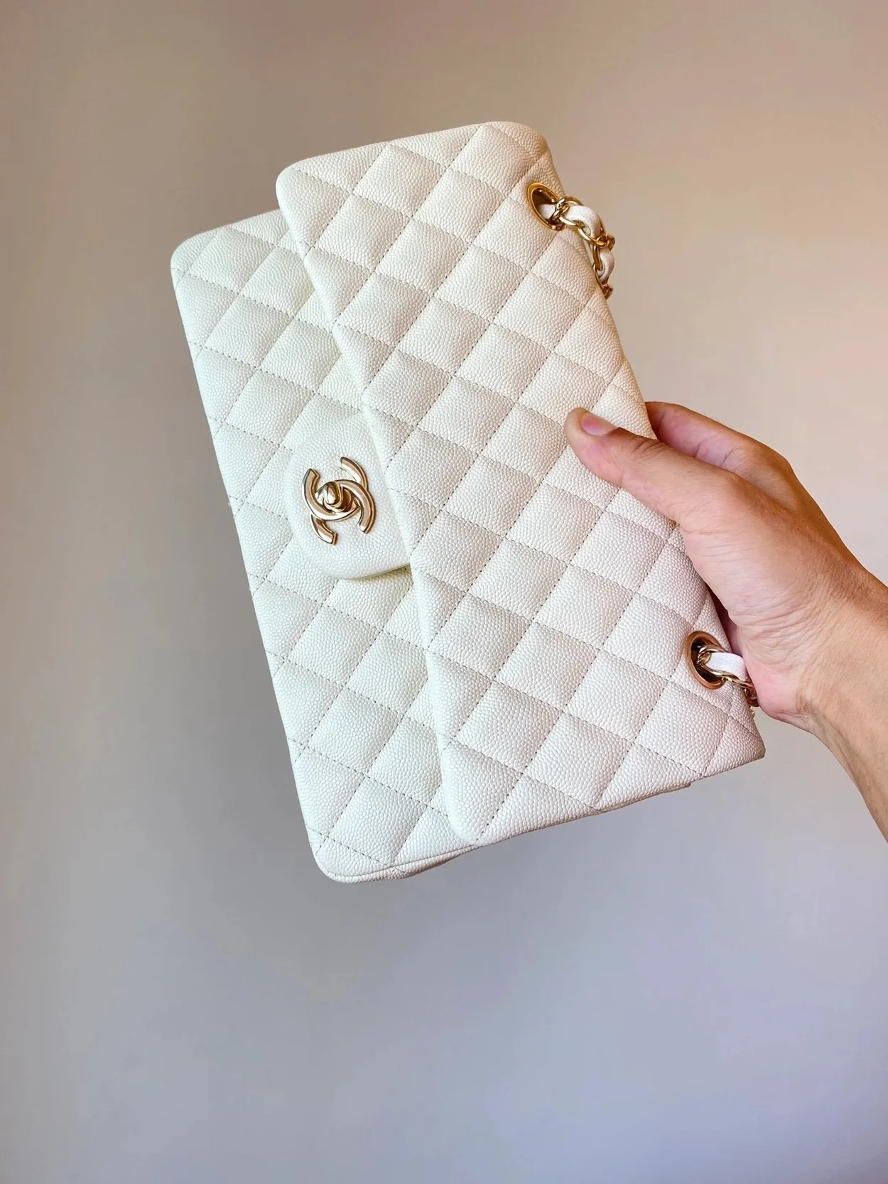 샤넬 클래식 미디움 캐비어 화이트 골드