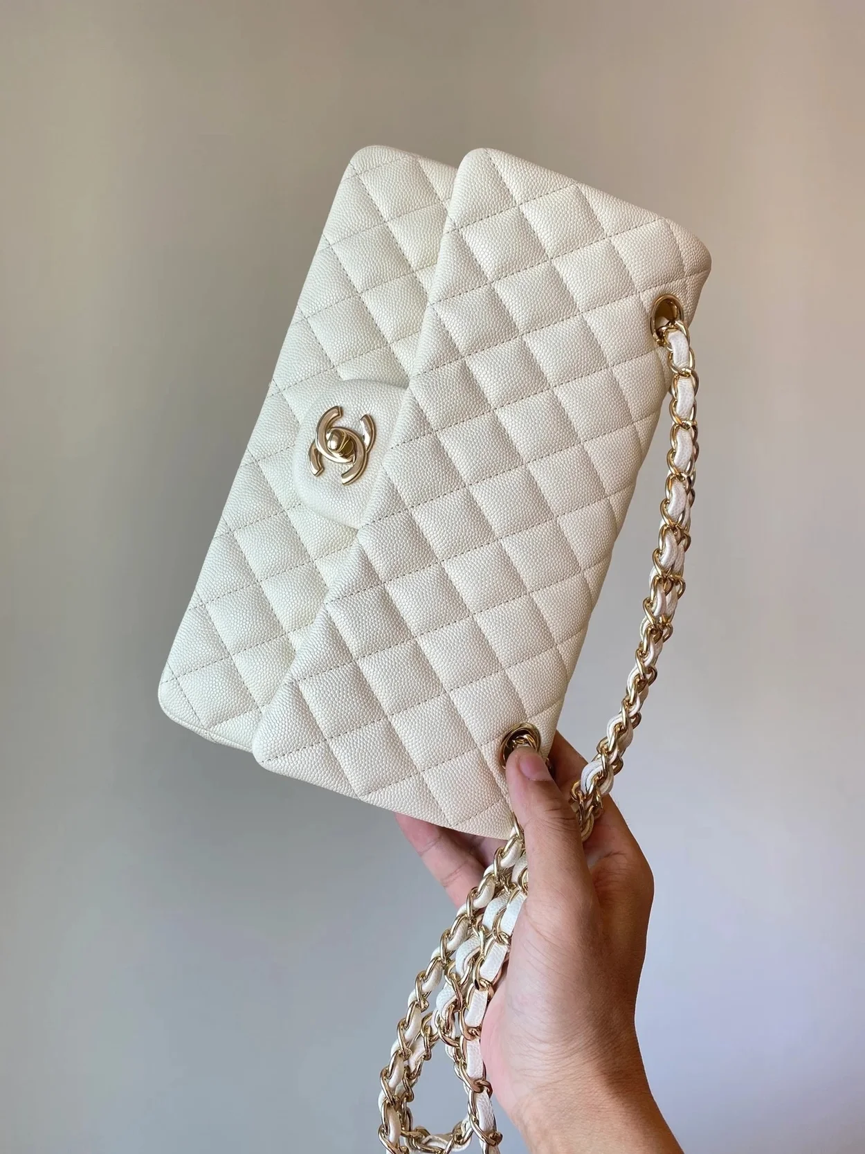 샤넬 클래식 미디움 캐비어 화이트 골드