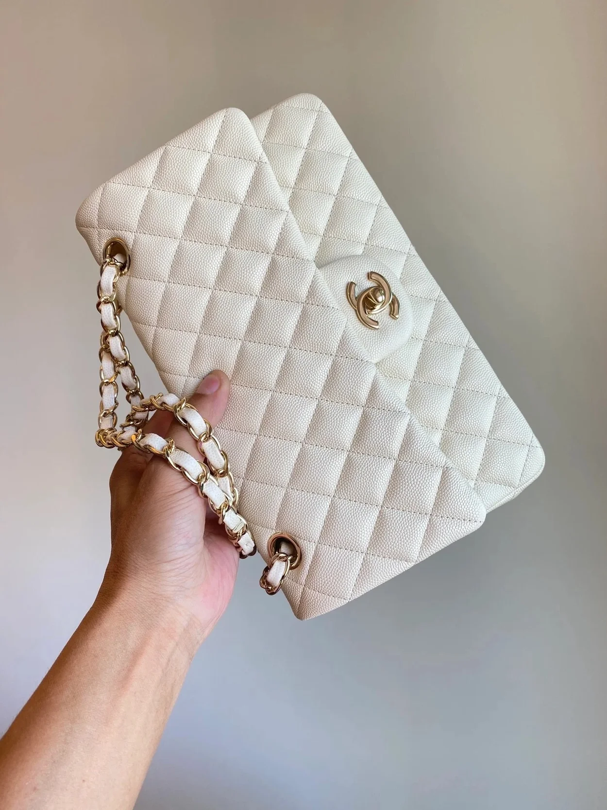 샤넬 클래식 미디움 캐비어 화이트 골드