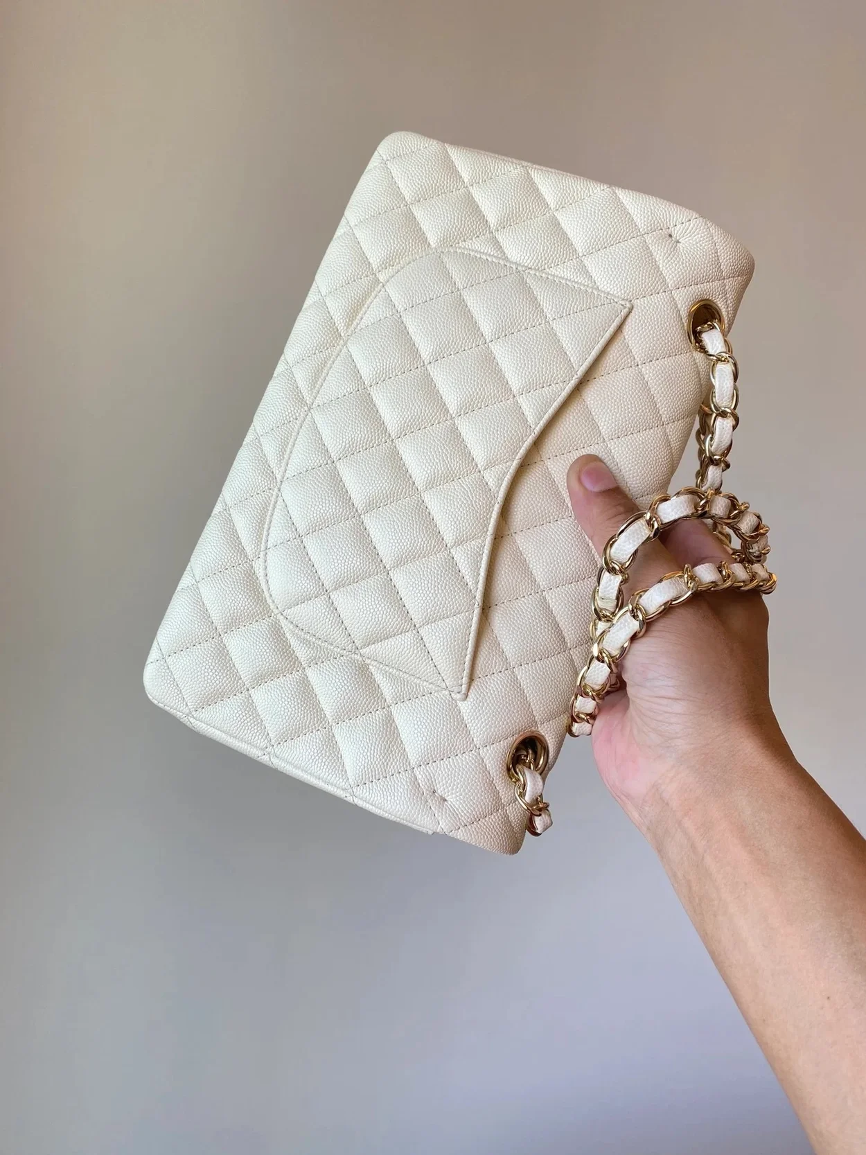 샤넬 클래식 미디움 캐비어 화이트 골드