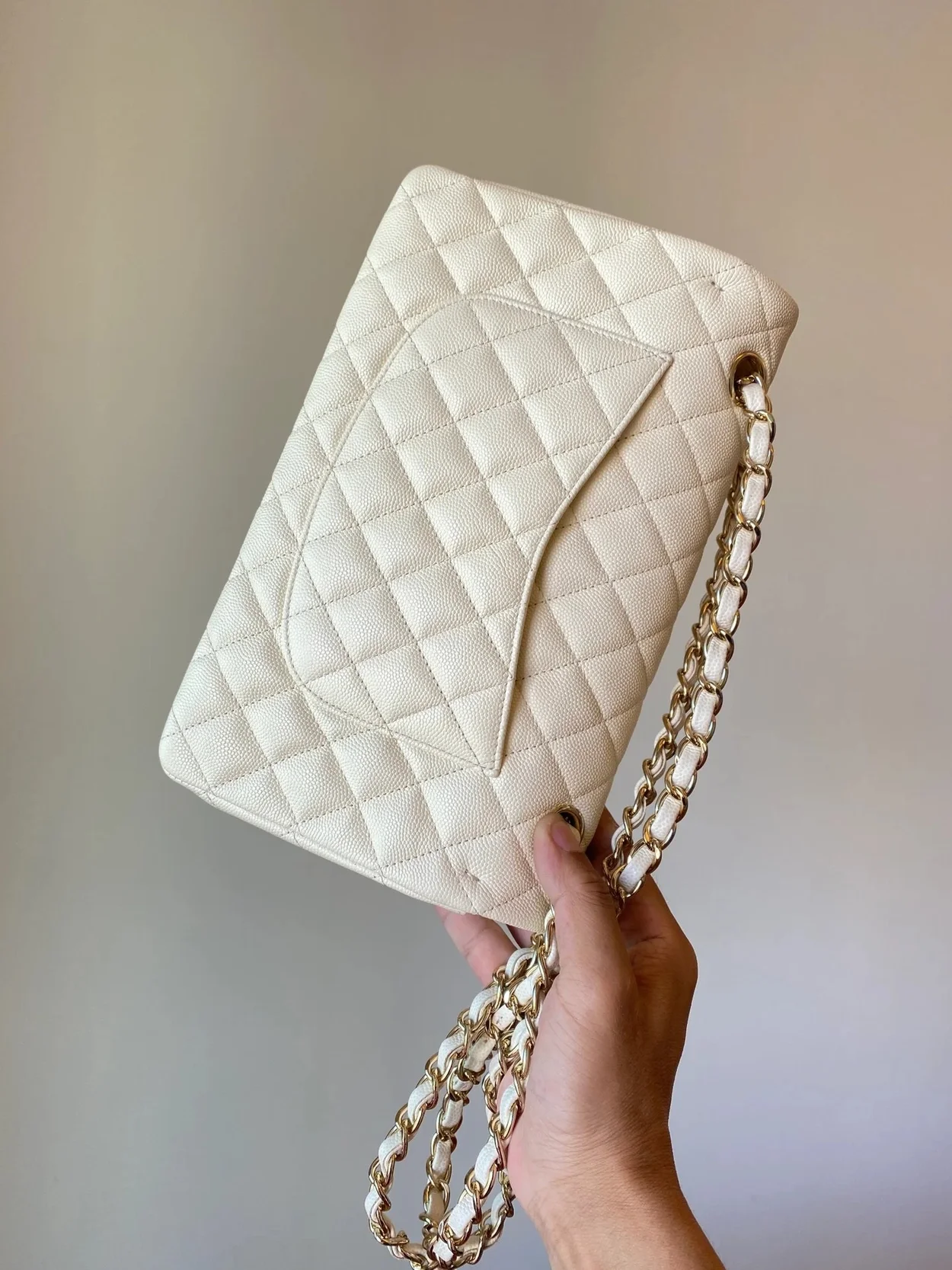 샤넬 클래식 미디움 캐비어 화이트 골드