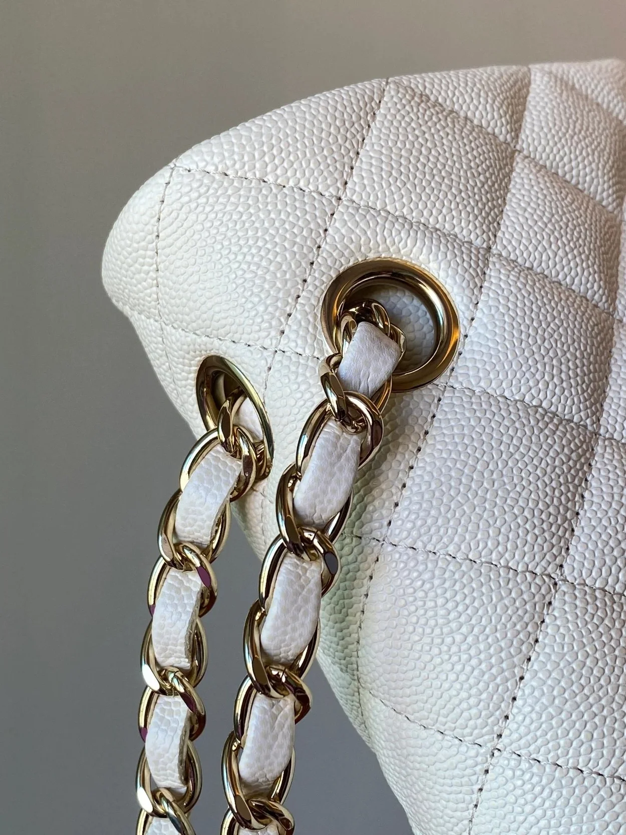 샤넬 클래식 미디움 캐비어 화이트 골드