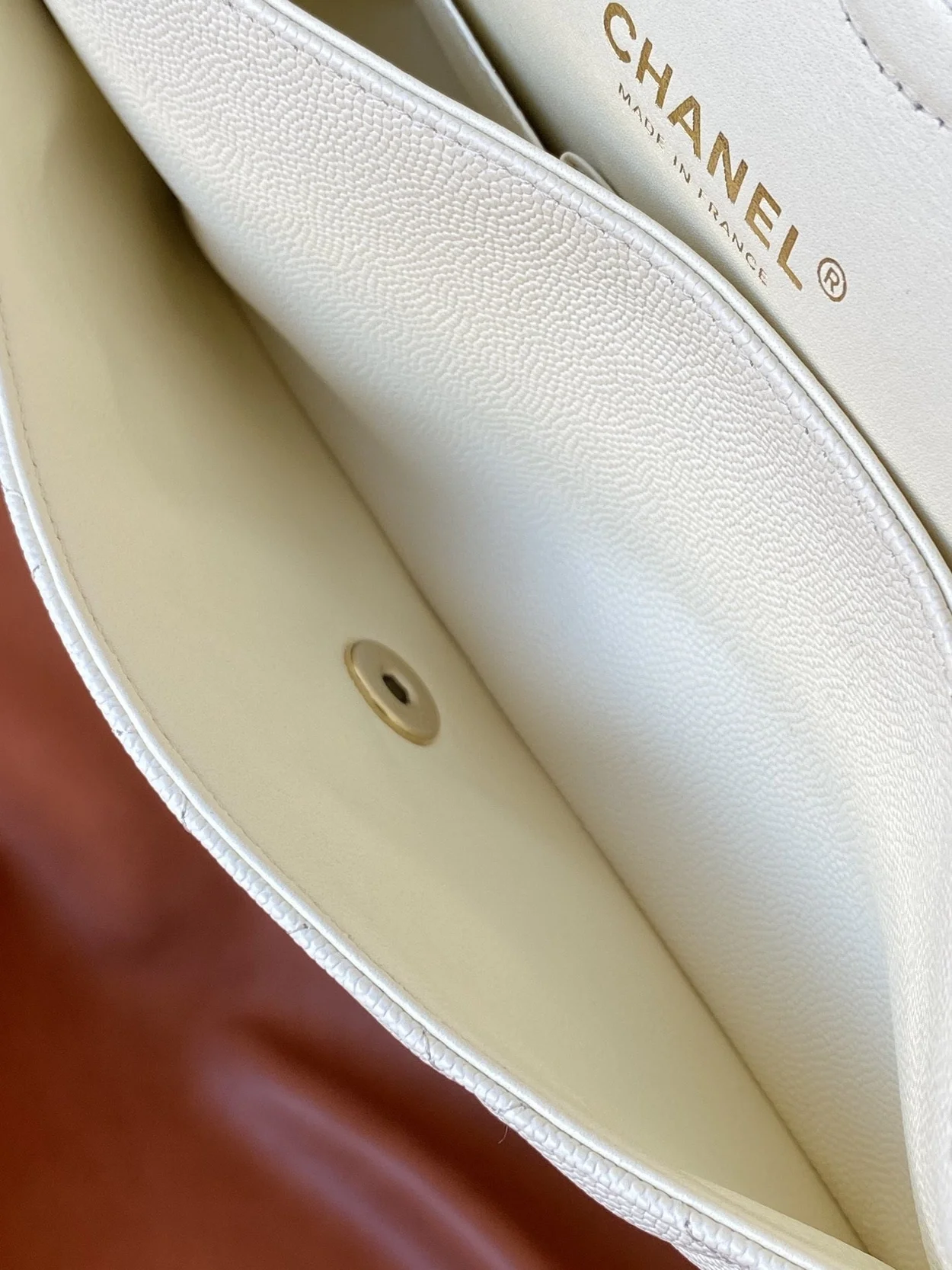 샤넬 클래식 미디움 캐비어 화이트 골드