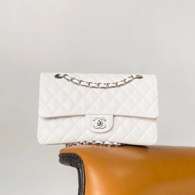 샤넬 클래식 미디움 캐비어 화이트 실버