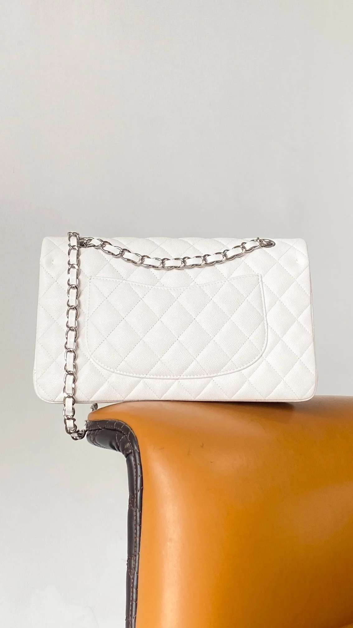 샤넬 클래식 미디움 캐비어 화이트 실버