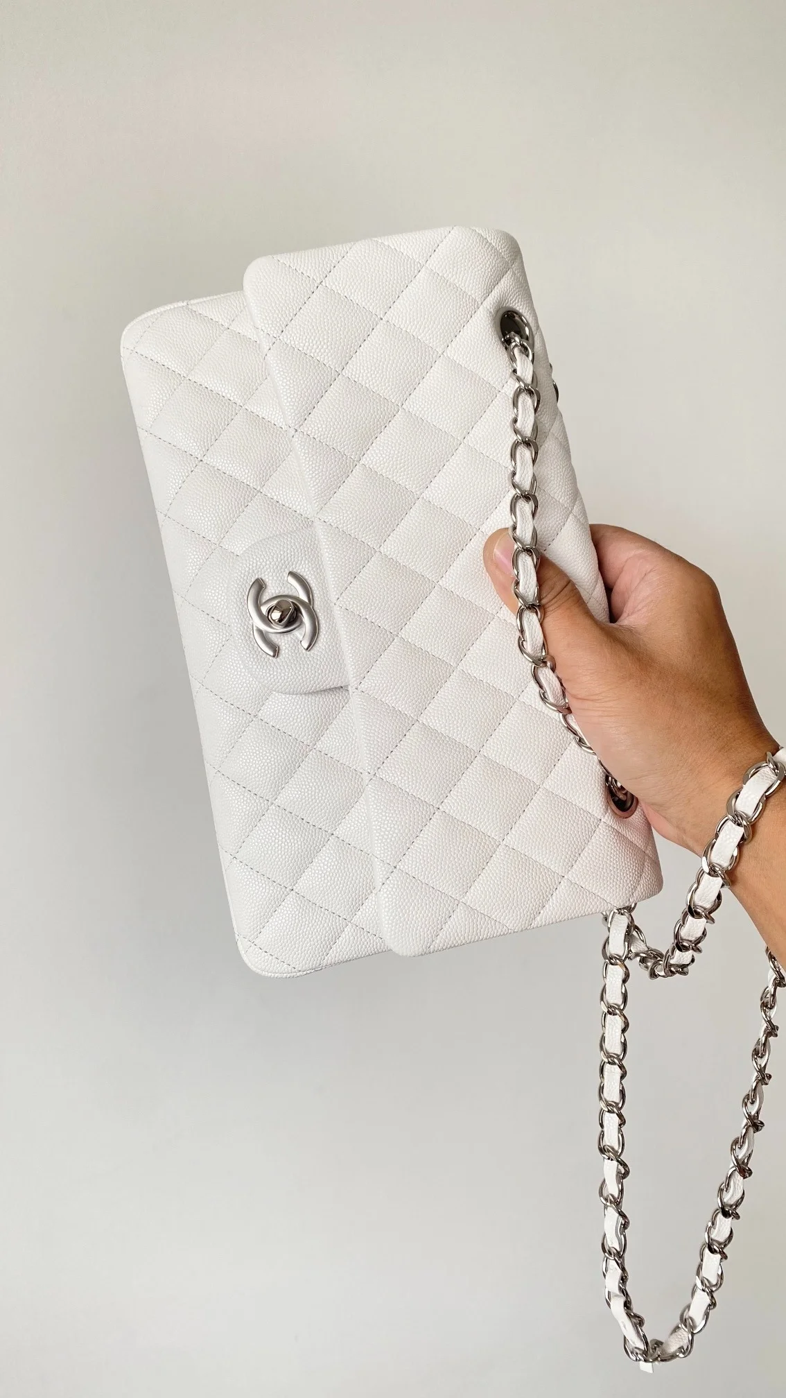 샤넬 클래식 미디움 캐비어 화이트 실버