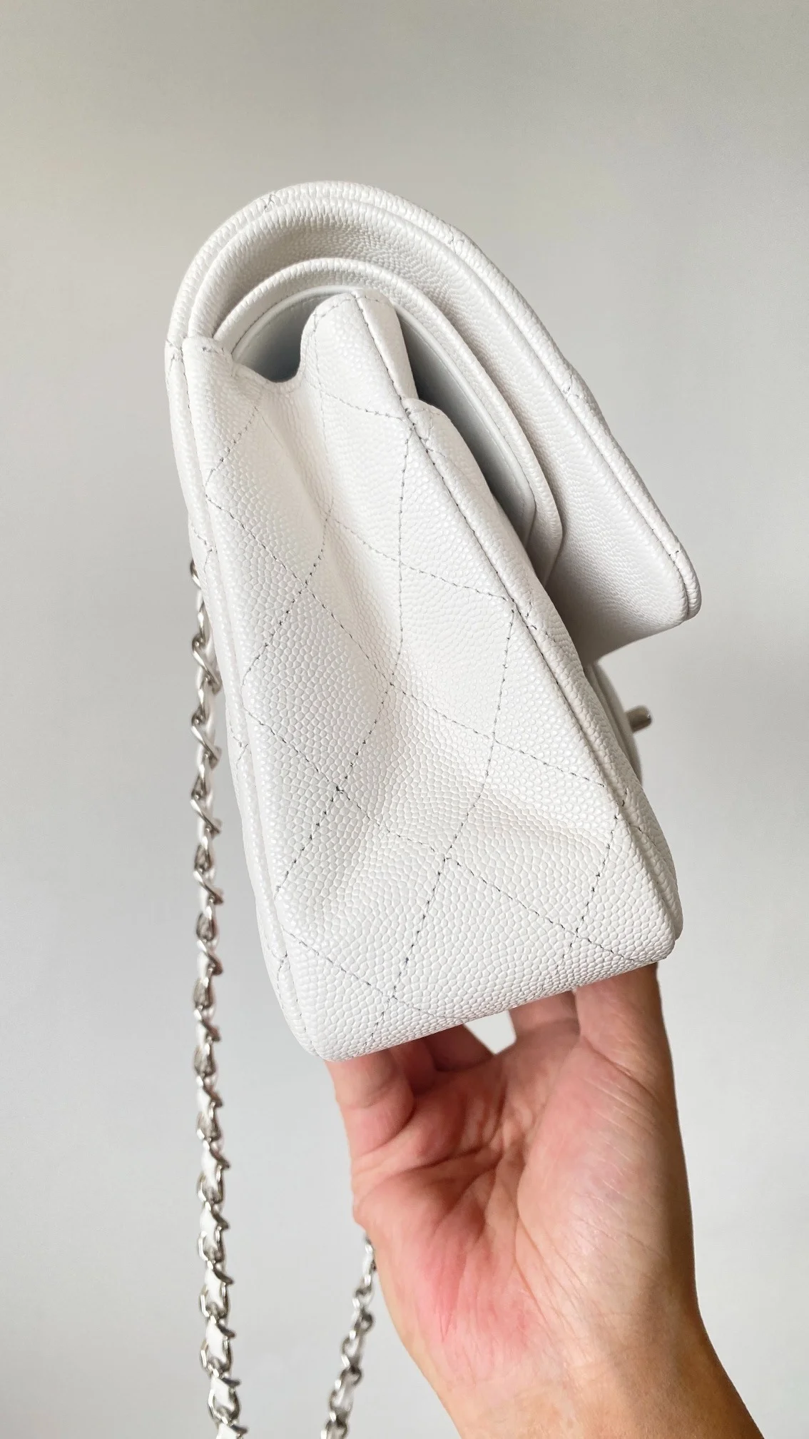 샤넬 클래식 미디움 캐비어 화이트 실버