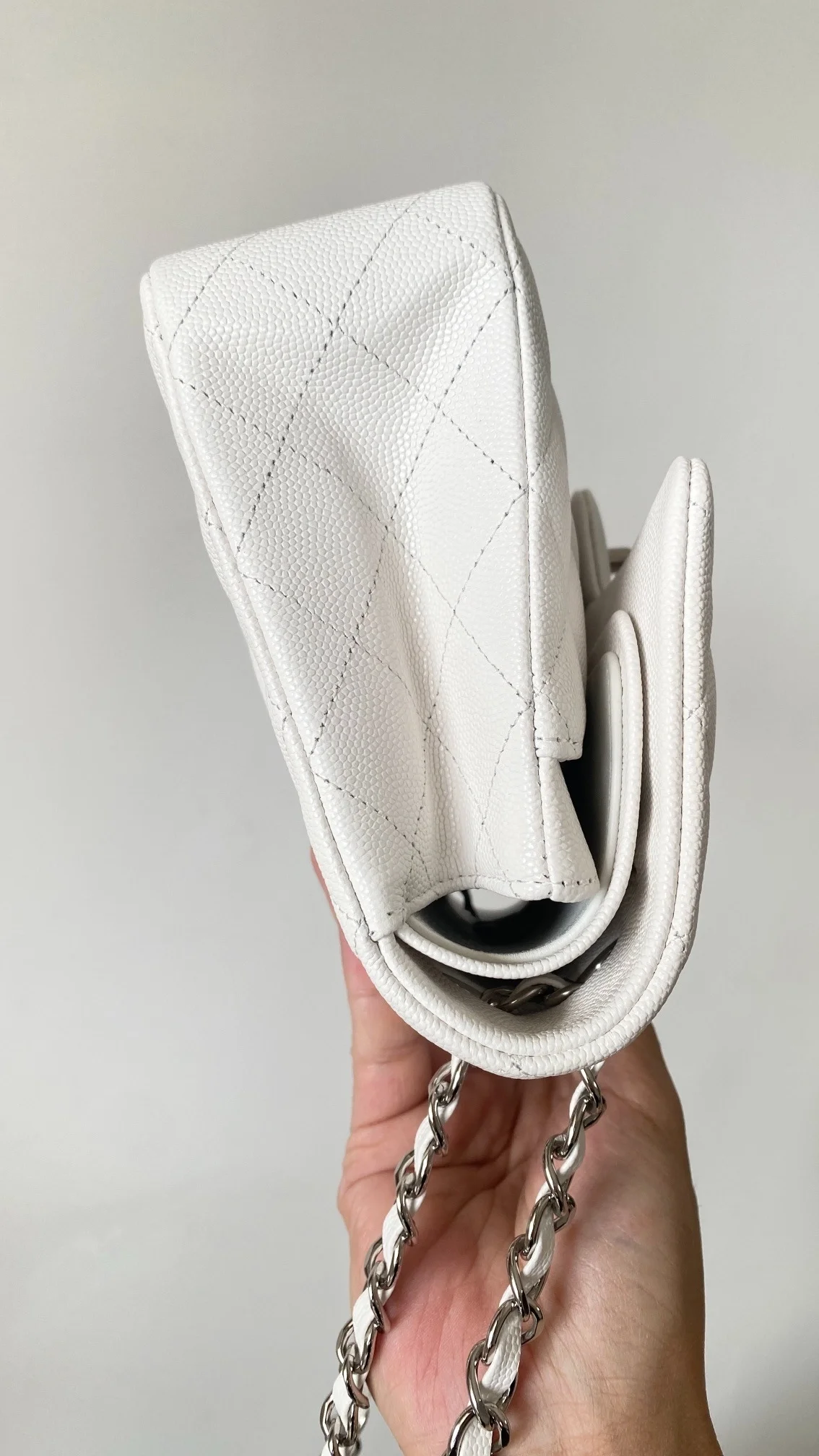 샤넬 클래식 미디움 캐비어 화이트 실버