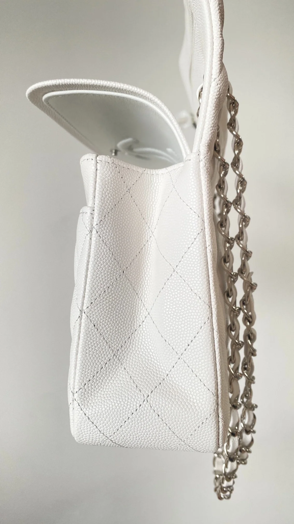 샤넬 클래식 미디움 캐비어 화이트 실버