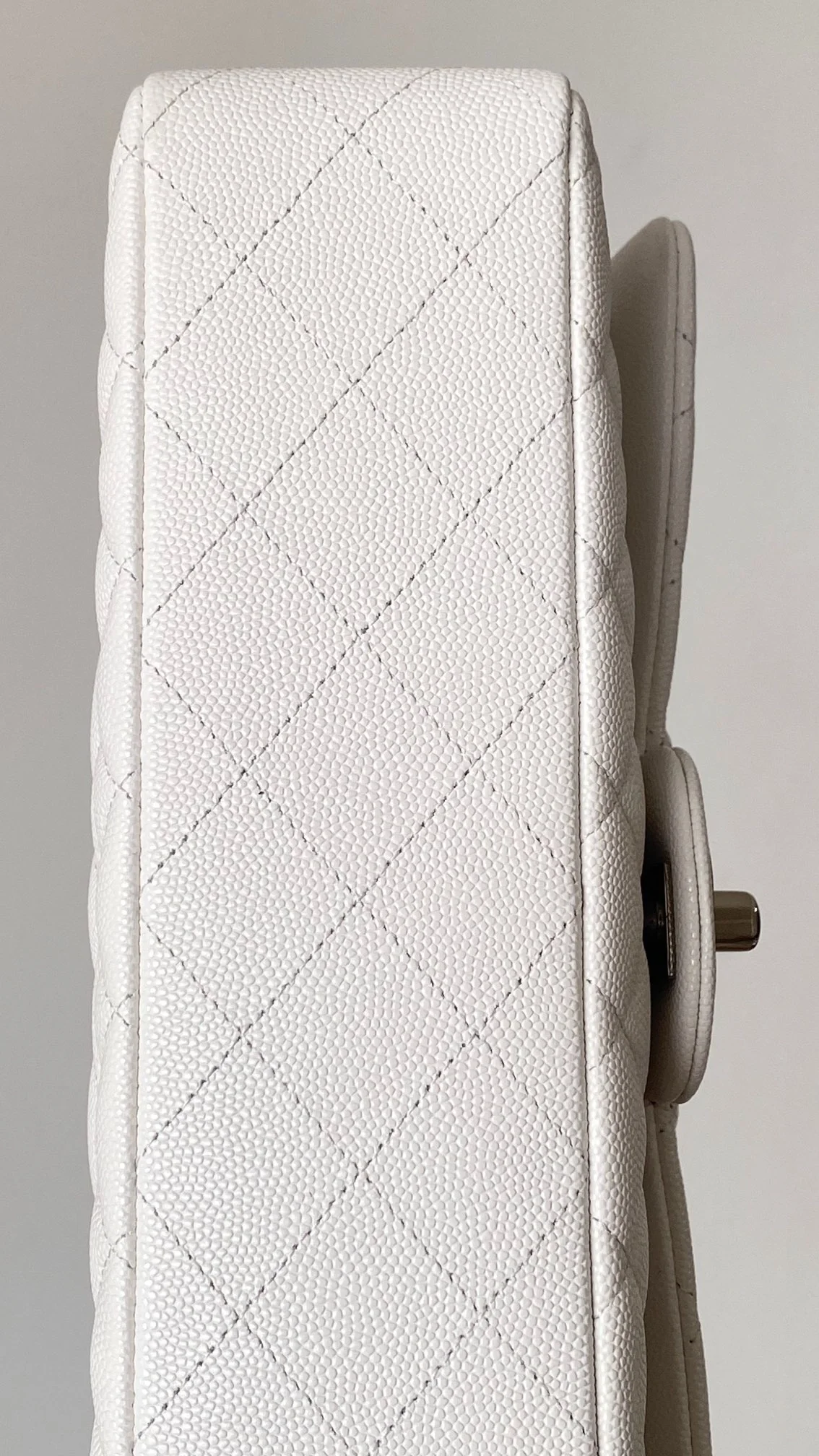 샤넬 클래식 미디움 캐비어 화이트 실버