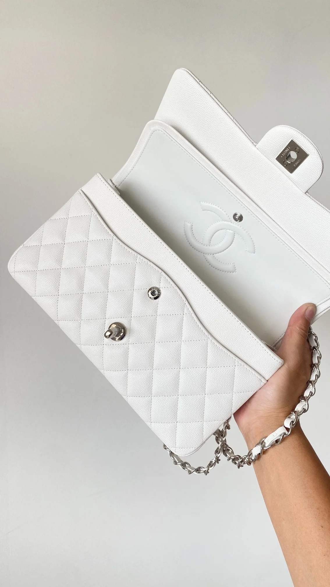 샤넬 클래식 미디움 캐비어 화이트 실버