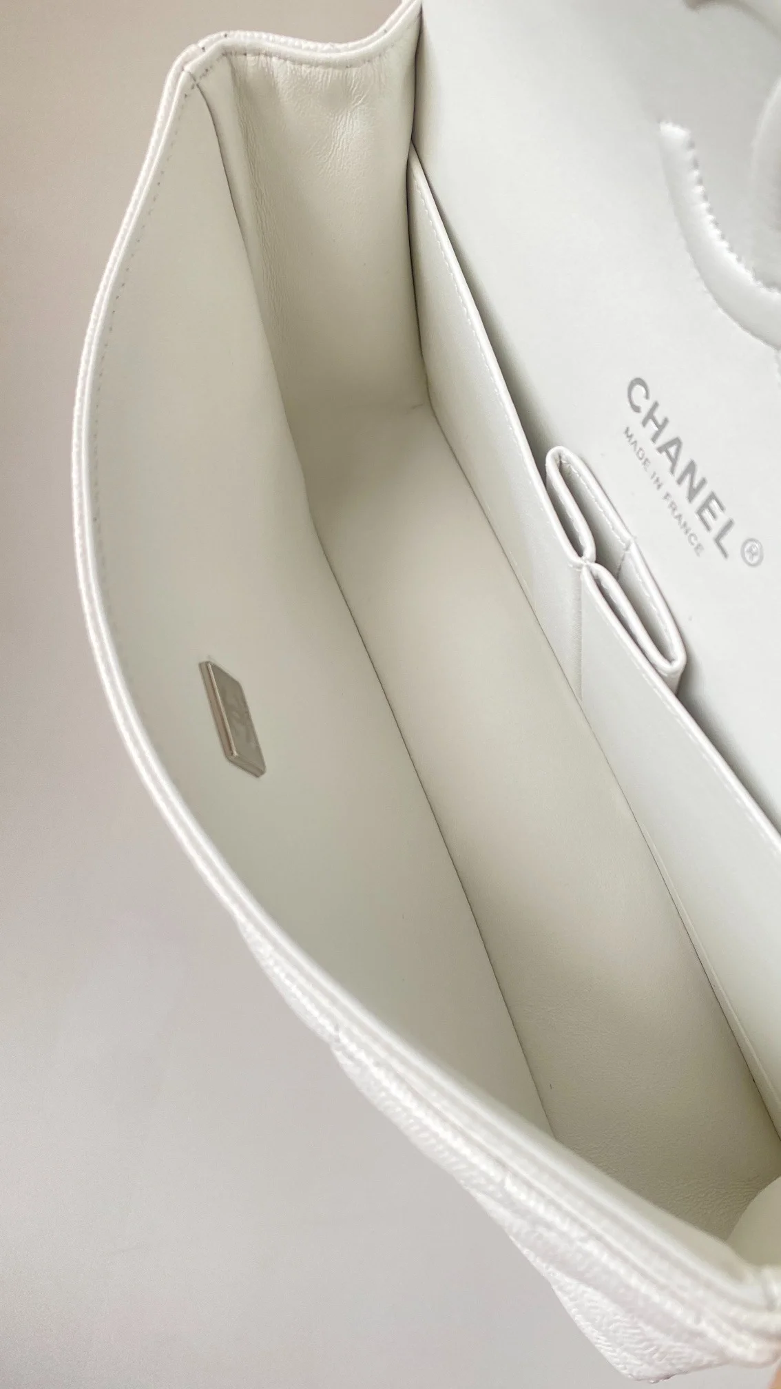 샤넬 클래식 미디움 캐비어 화이트 실버