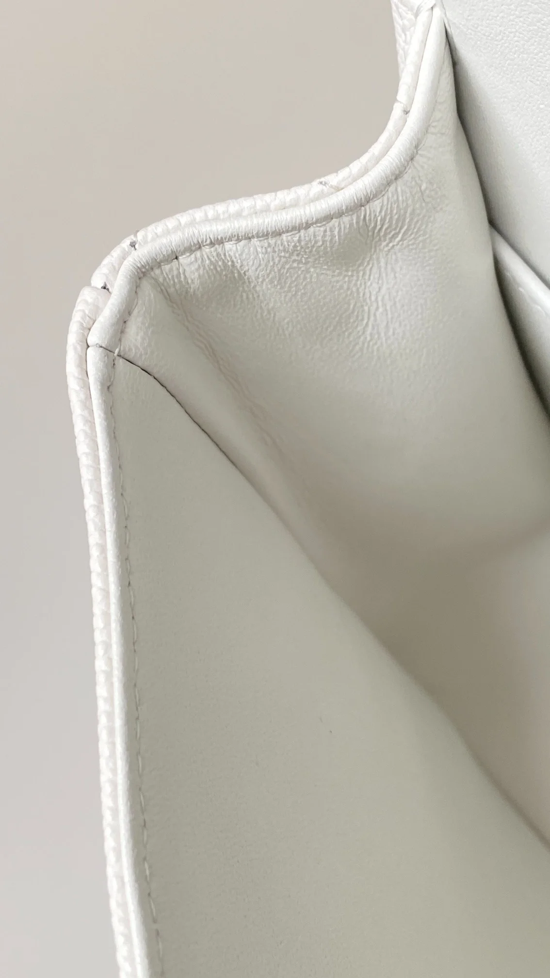 샤넬 클래식 미디움 캐비어 화이트 실버