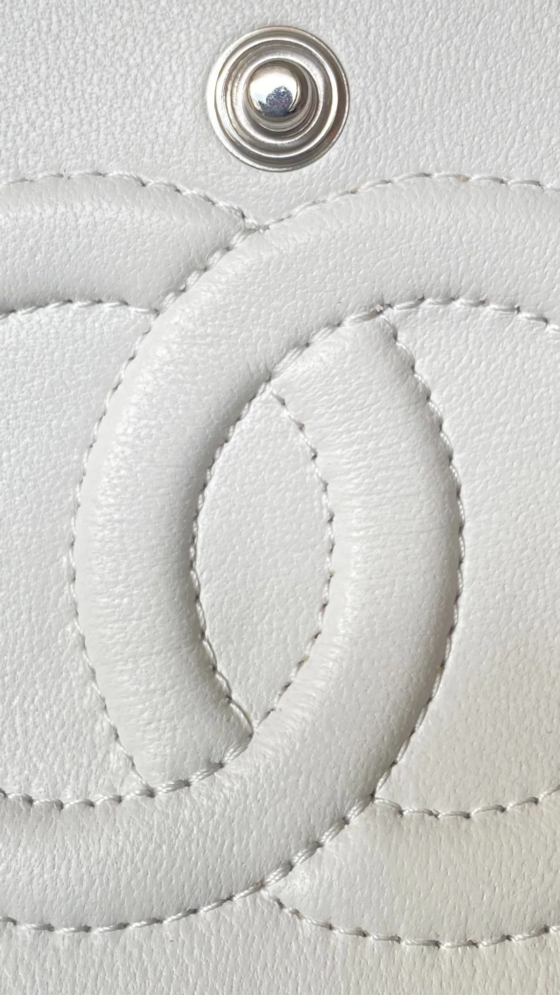 샤넬 클래식 미디움 캐비어 화이트 실버