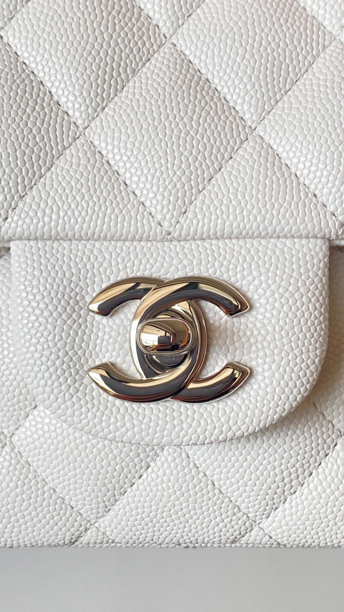 샤넬 클래식 미디움 캐비어 화이트 실버