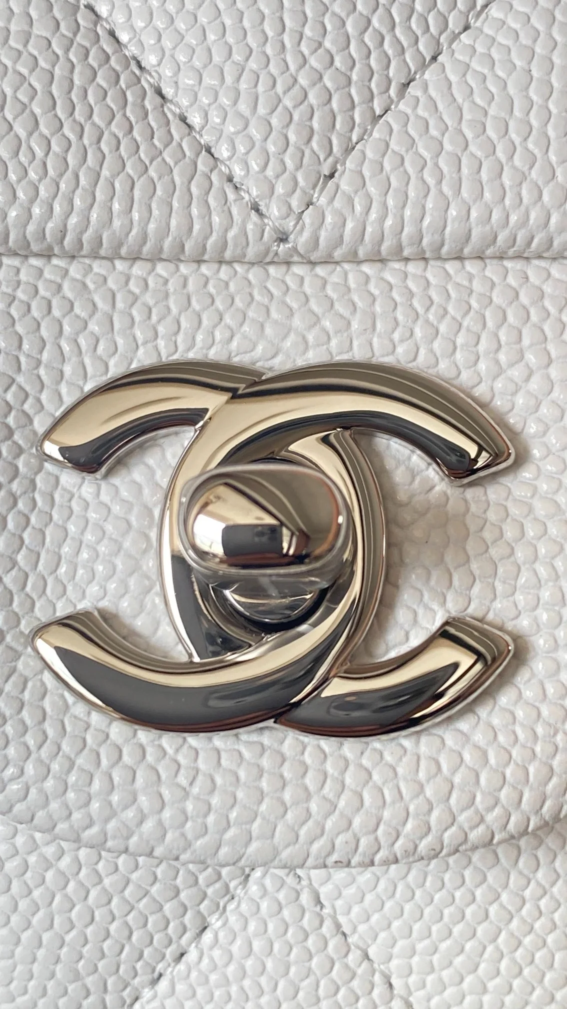 샤넬 클래식 미디움 캐비어 화이트 실버