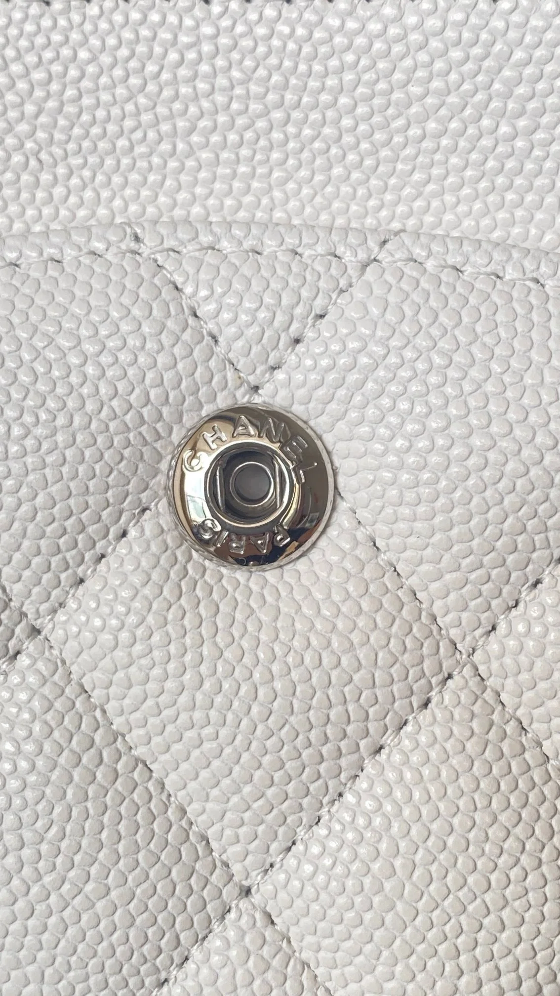 샤넬 클래식 미디움 캐비어 화이트 실버