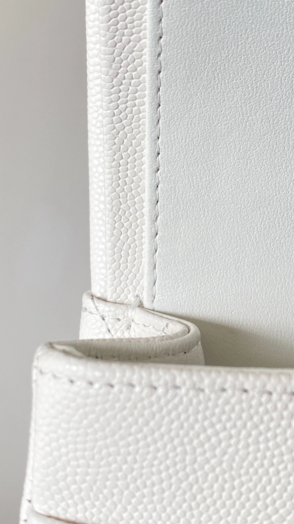 샤넬 클래식 미디움 캐비어 화이트 실버