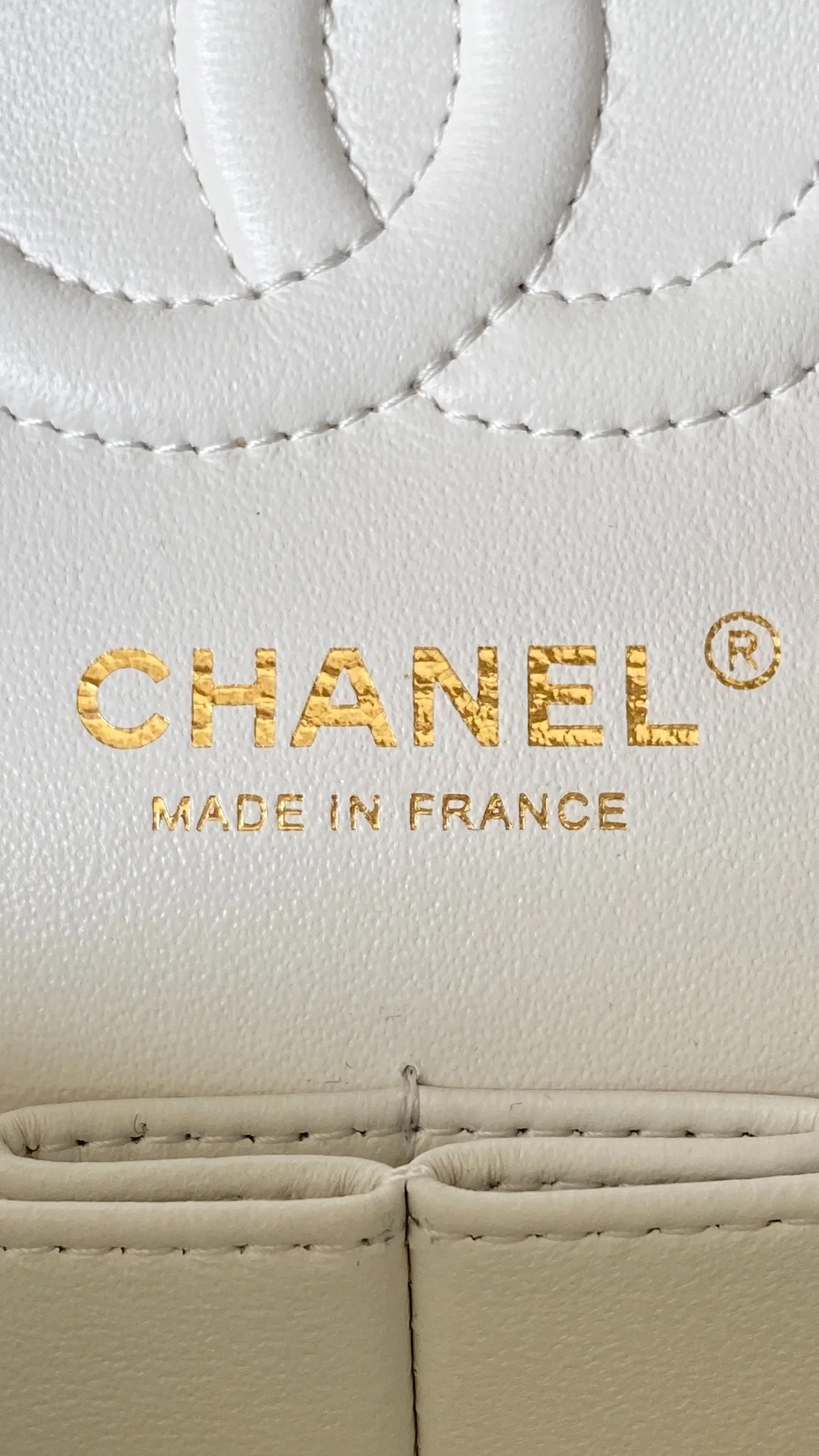 샤넬 클래식 스몰 캐비어 화이트 골드