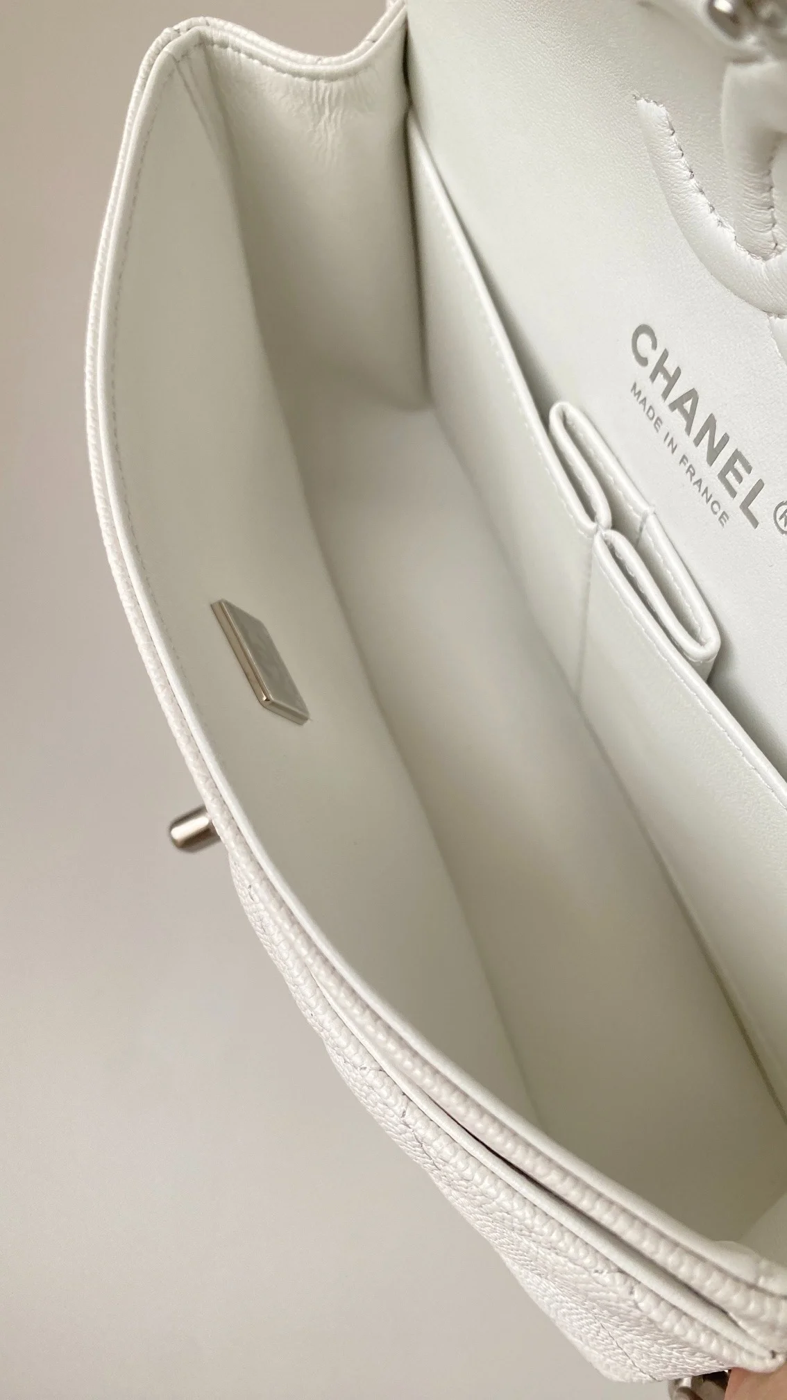 샤넬 클래식 스몰 캐비어 화이트 실버