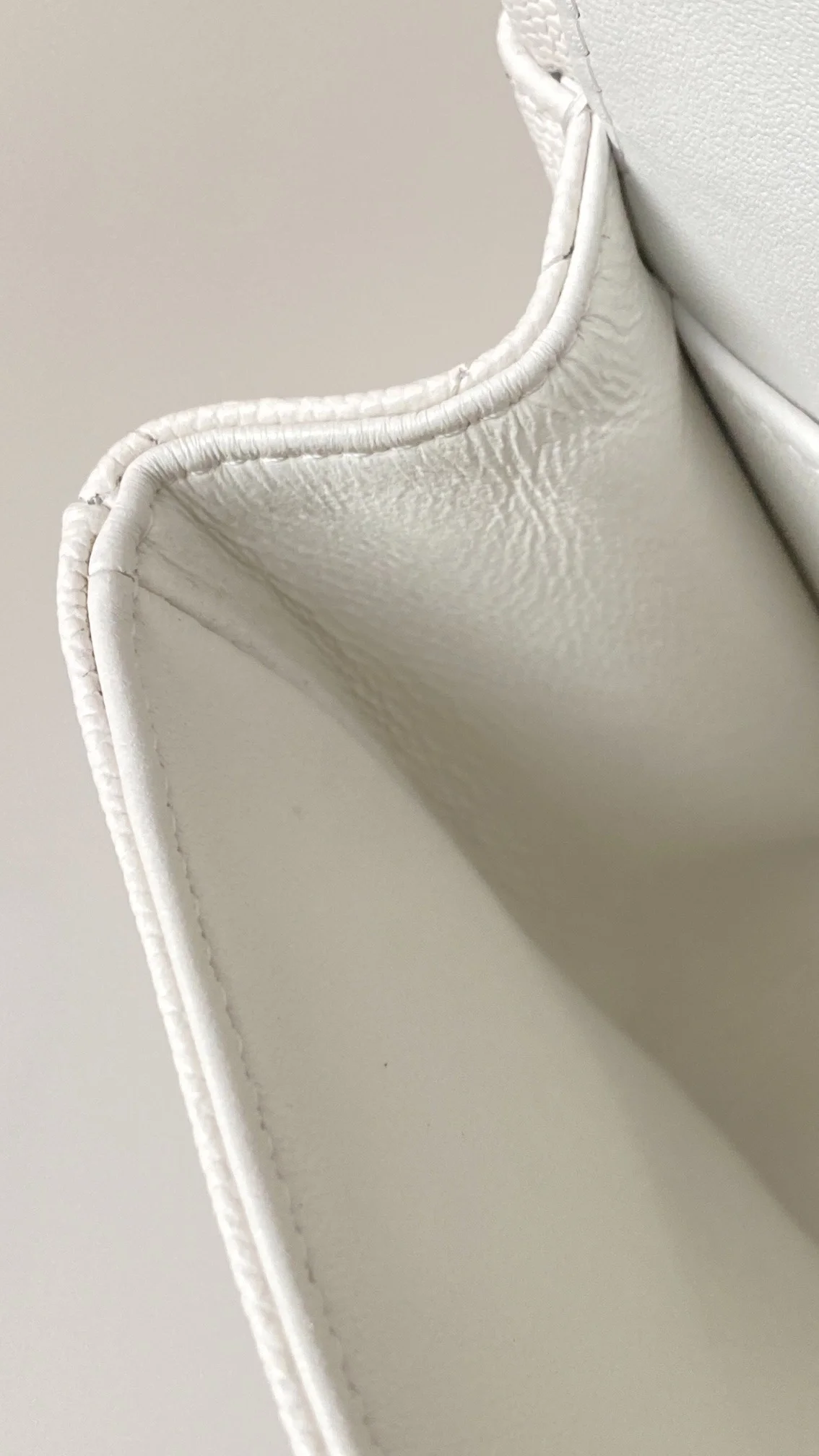 샤넬 클래식 스몰 캐비어 화이트 실버