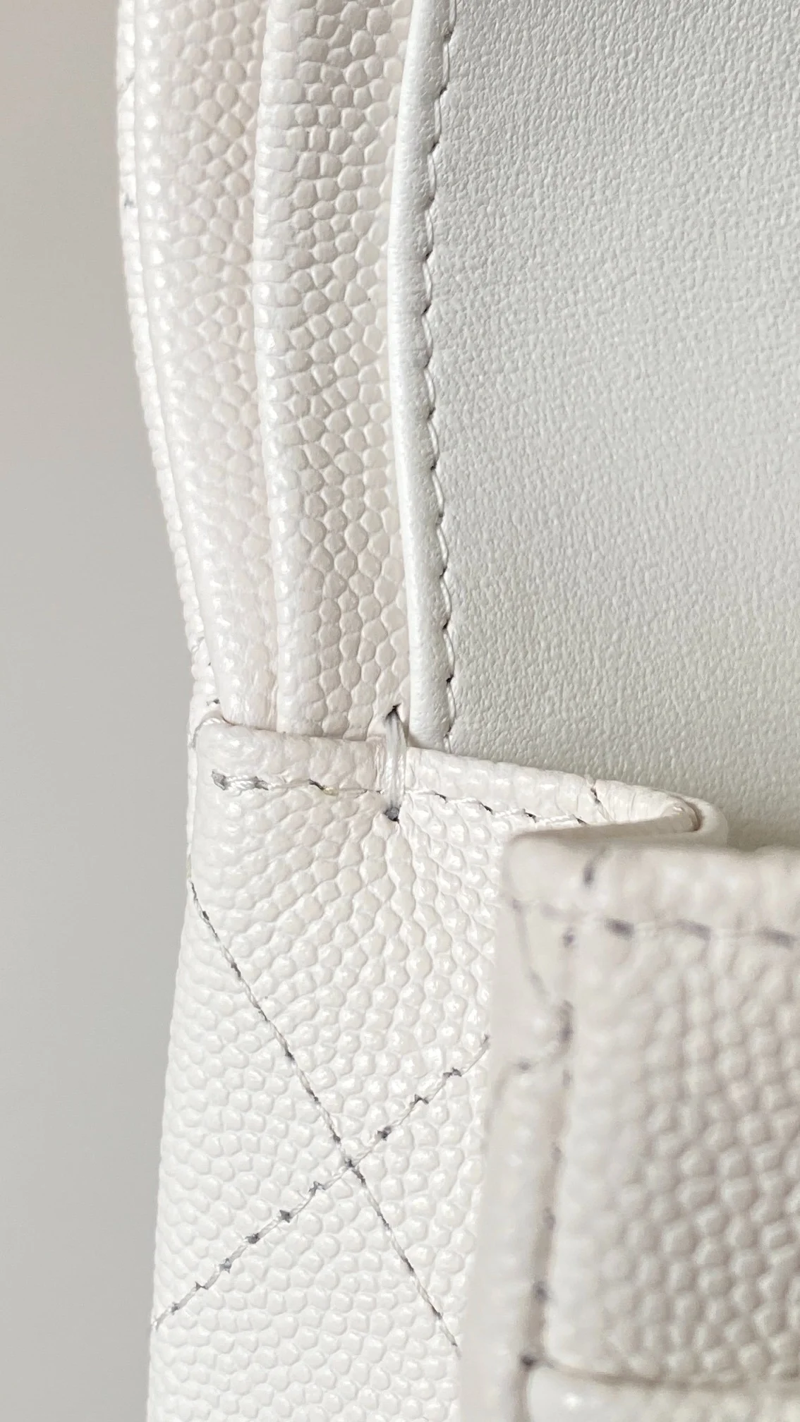 샤넬 클래식 스몰 캐비어 화이트 실버