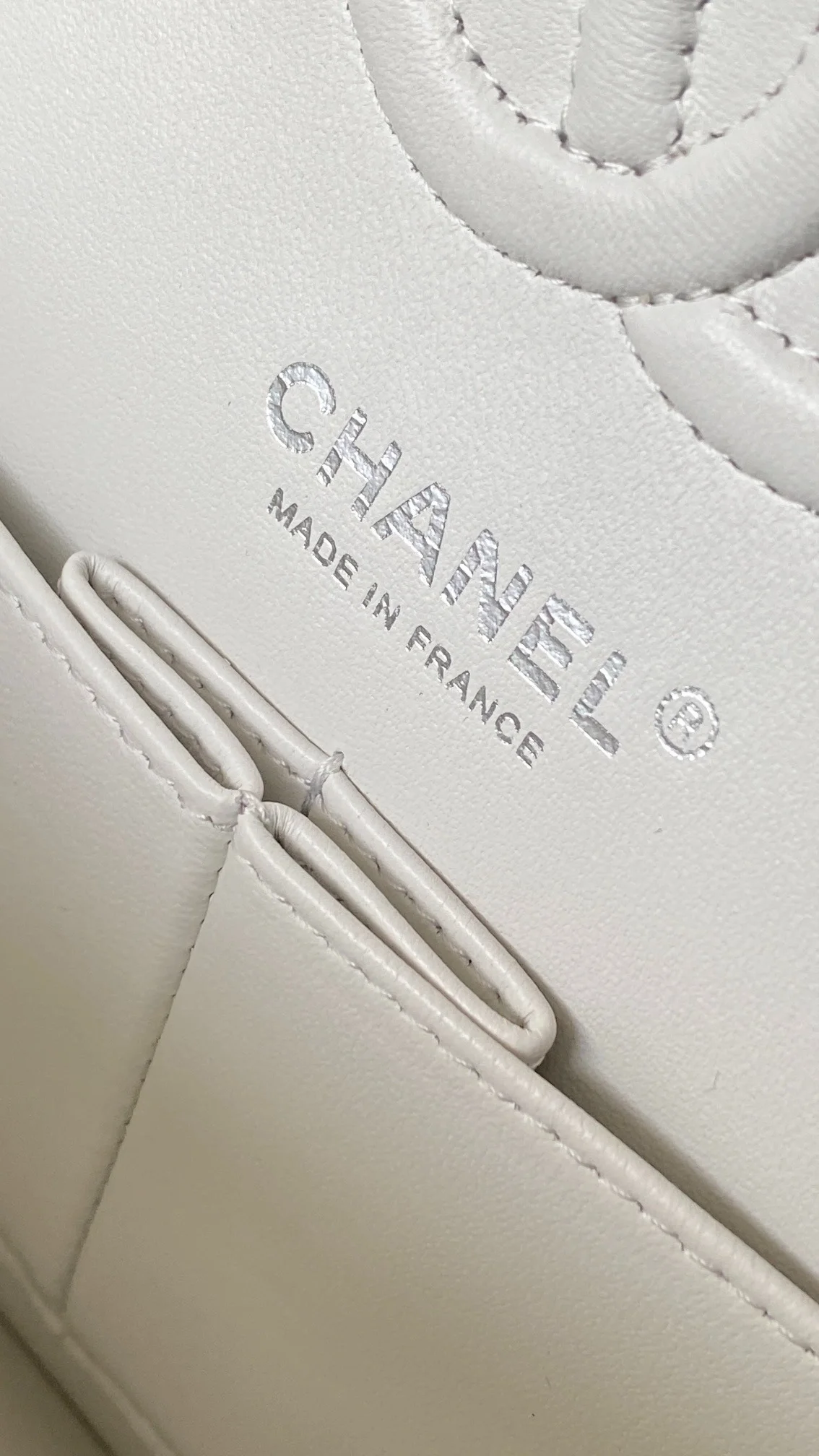 샤넬 클래식 스몰 캐비어 화이트 실버