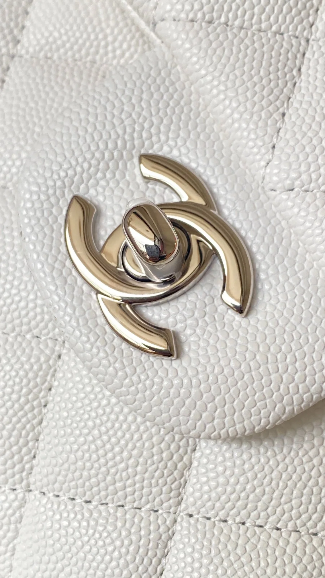 샤넬 클래식 스몰 캐비어 화이트 실버