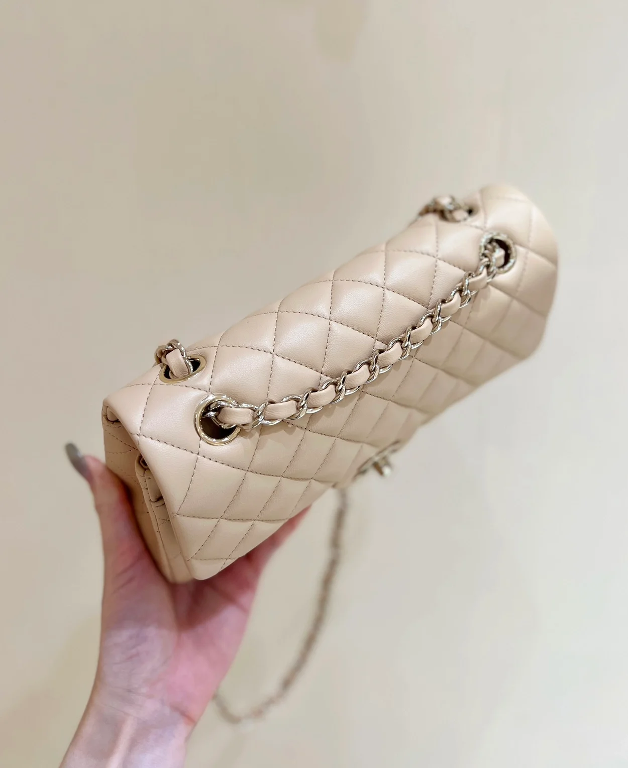 샤넬 클래식 스몰 플랩백 베이지 & 골드메탈