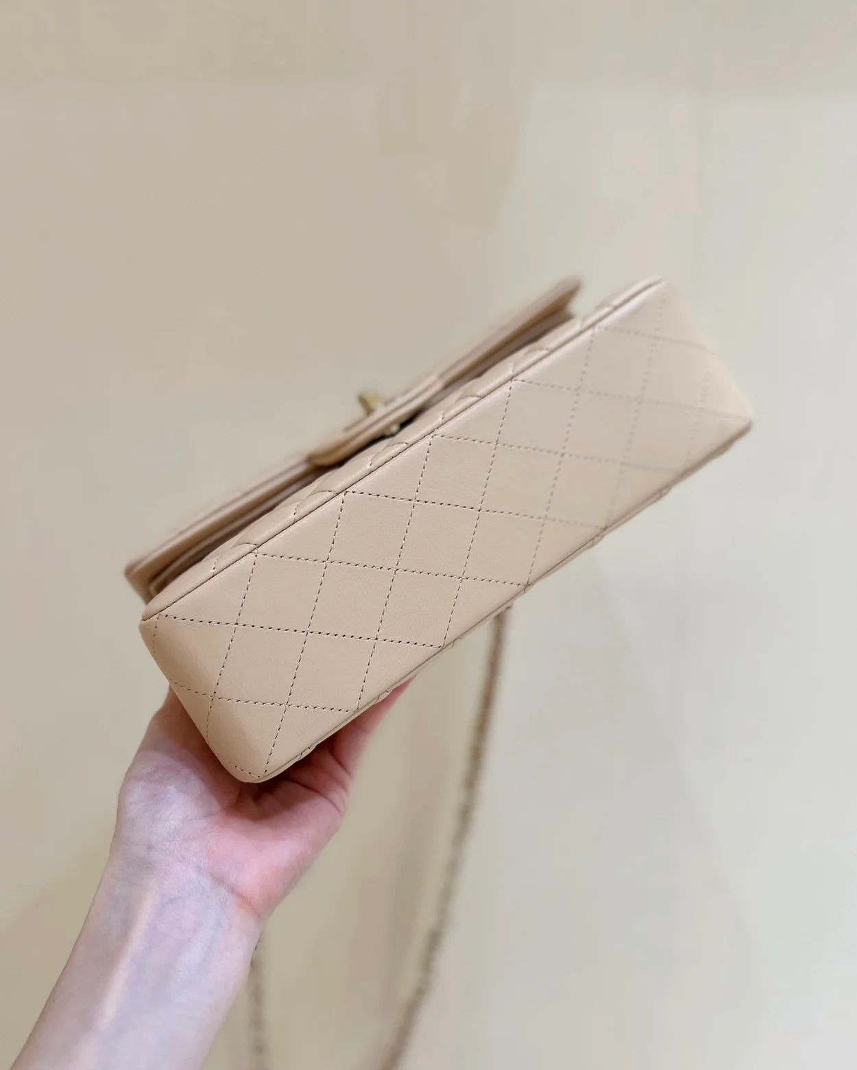 샤넬 클래식 스몰 플랩백 베이지 & 골드메탈