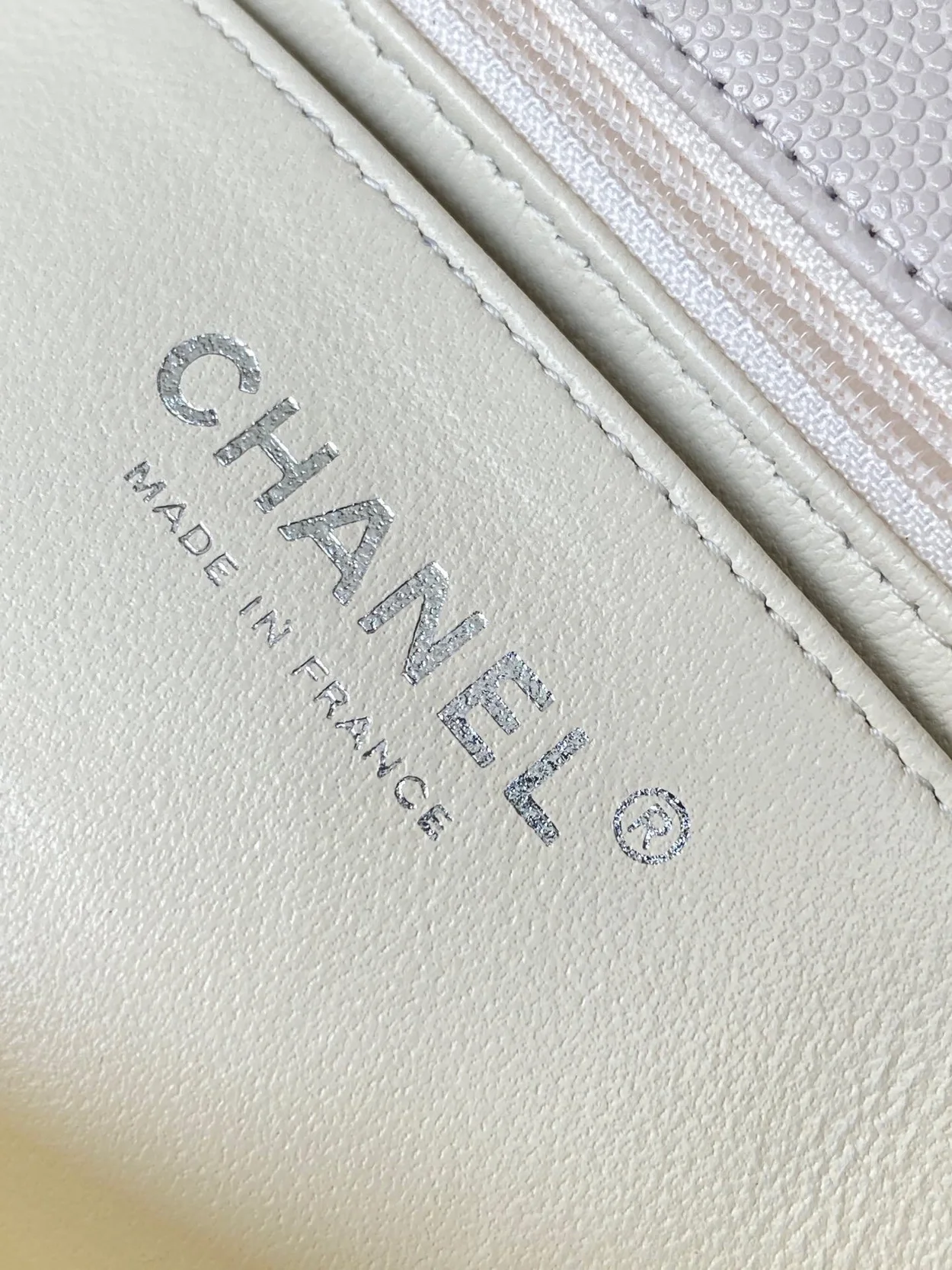 샤넬 클래식 미니 캐비어 화이트 실버