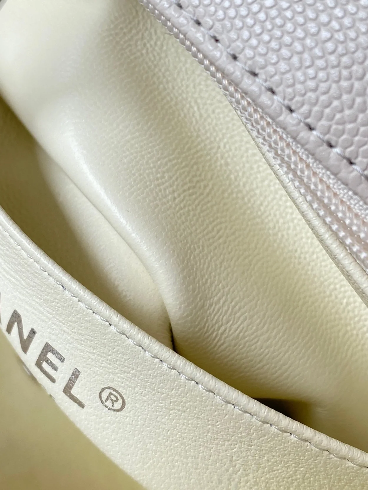 샤넬 클래식 미니 캐비어 화이트 실버