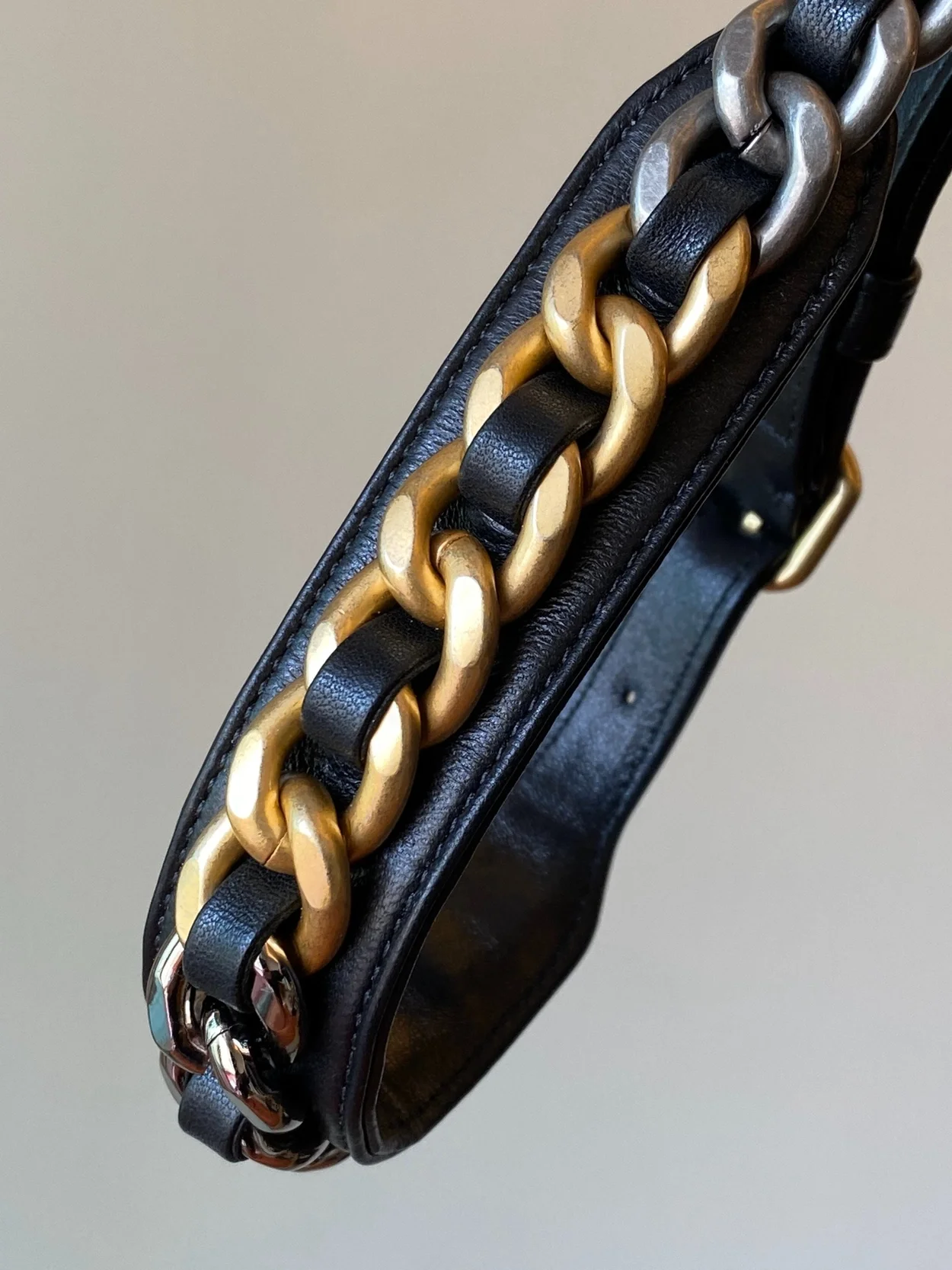 샤넬 19백 미니 램스킨 블랙 골드